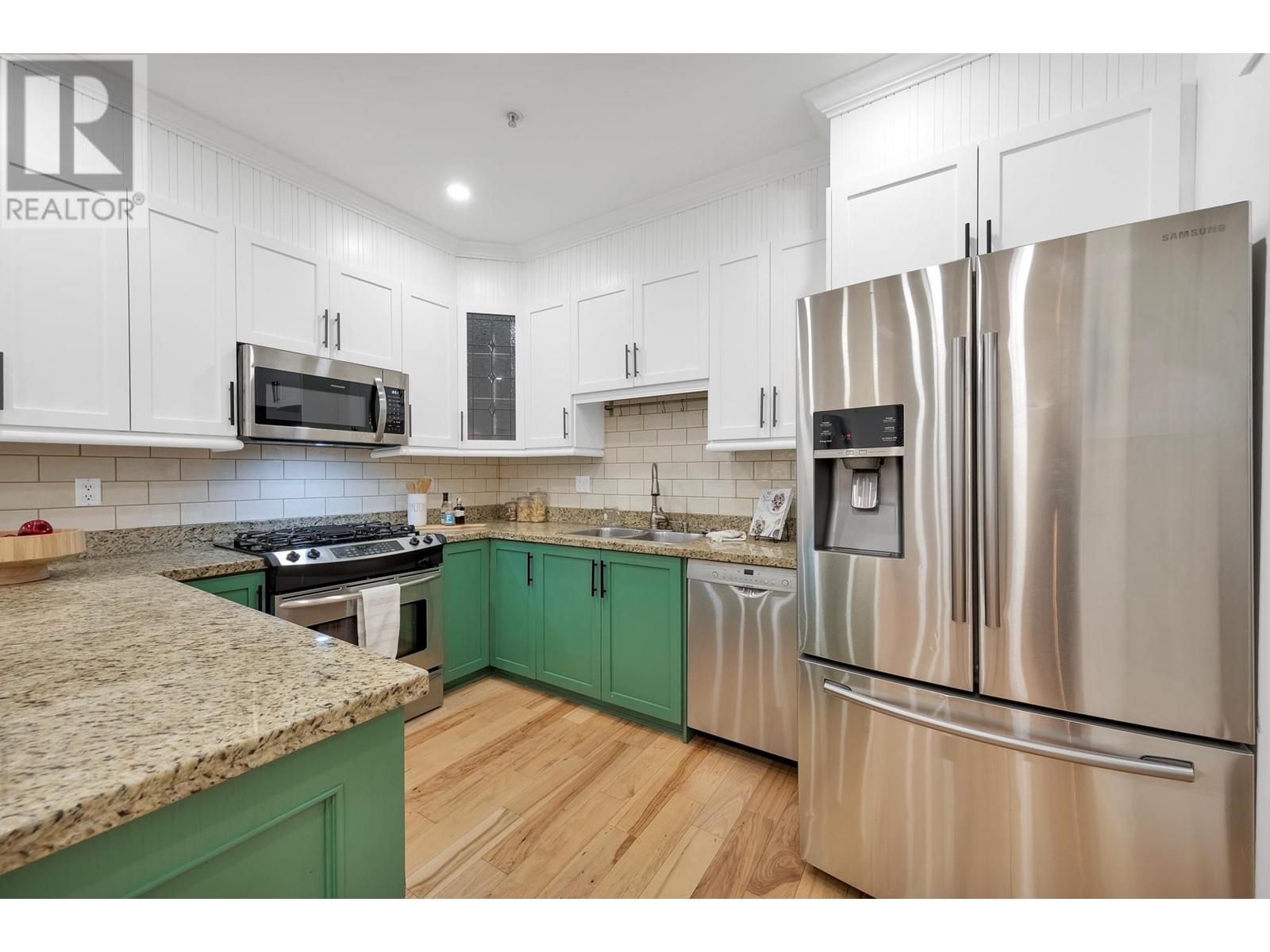 Property at 2918 COLUMBIA STREET image 4