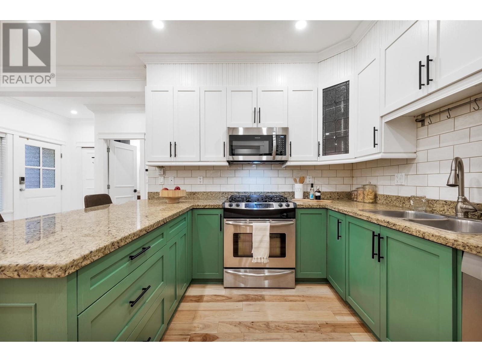 Property at 2918 COLUMBIA STREET image 5
