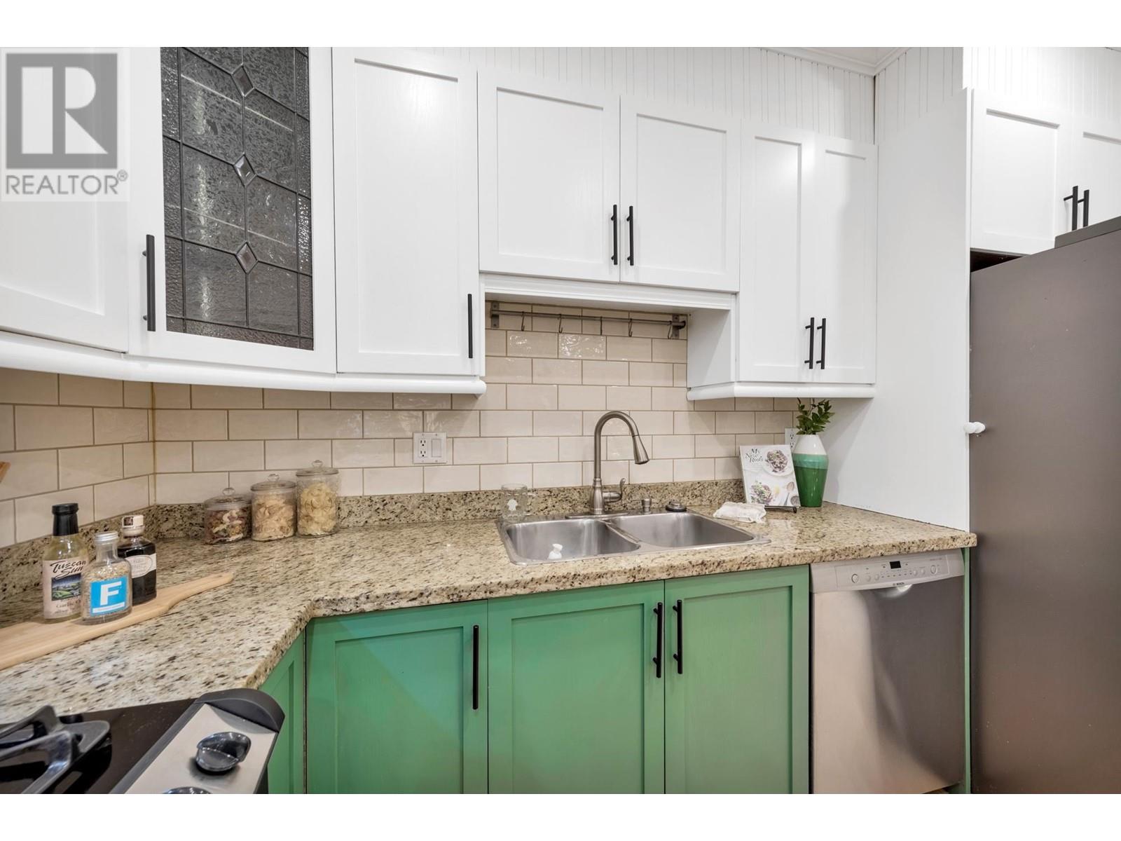 2918 Columbia Street, Vancouver, British Columbia  V5Y 3V8 - Photo 6 - R2972692