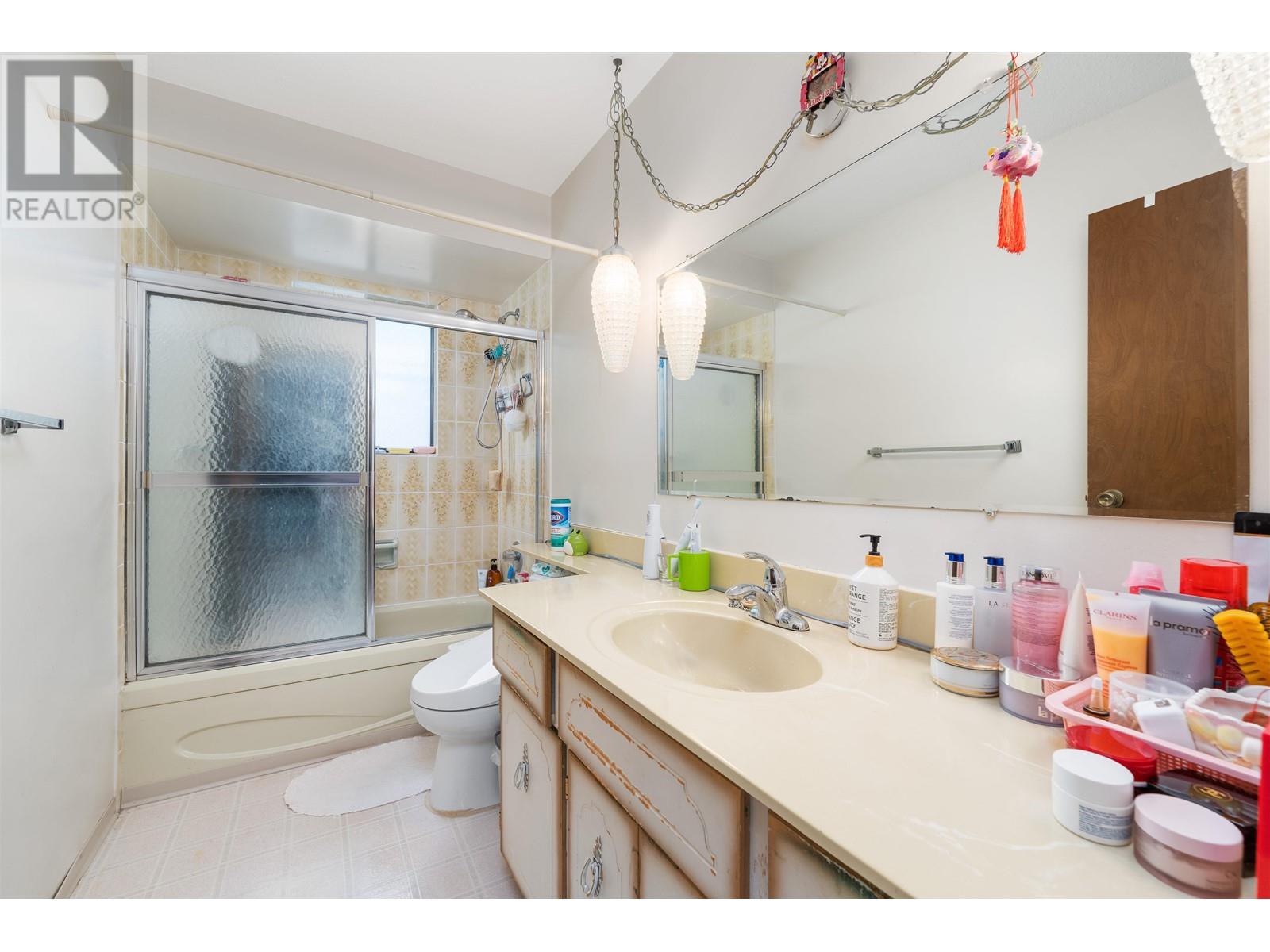 Listing Picture 13 of 16 : 9637 FRANCIS ROAD, Richmond / 烈治文 - 魯藝地產 Yvonne Lu Group - MLS Medallion Club Member