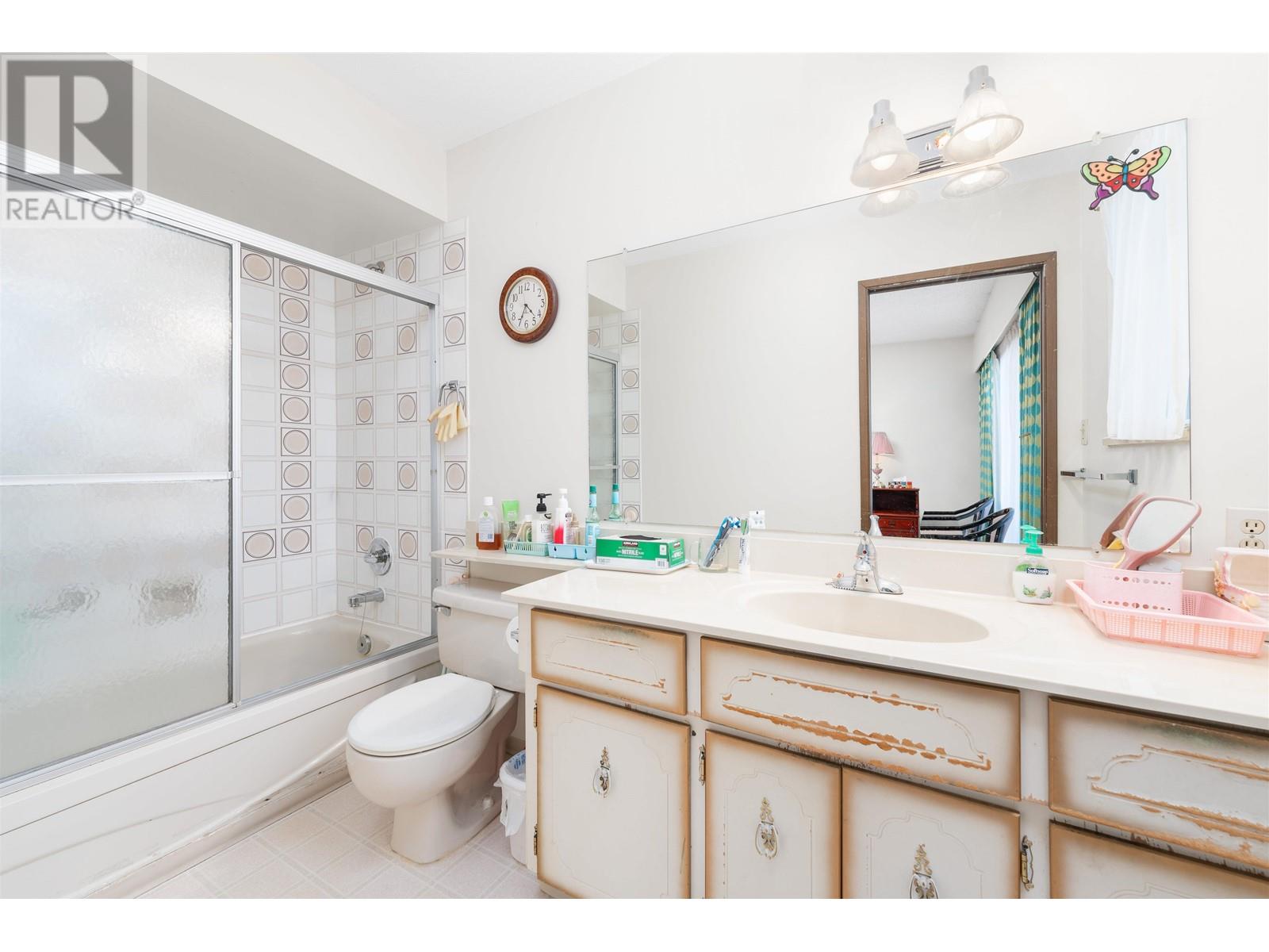 Listing Picture 9 of 16 : 9637 FRANCIS ROAD, Richmond / 烈治文 - 魯藝地產 Yvonne Lu Group - MLS Medallion Club Member