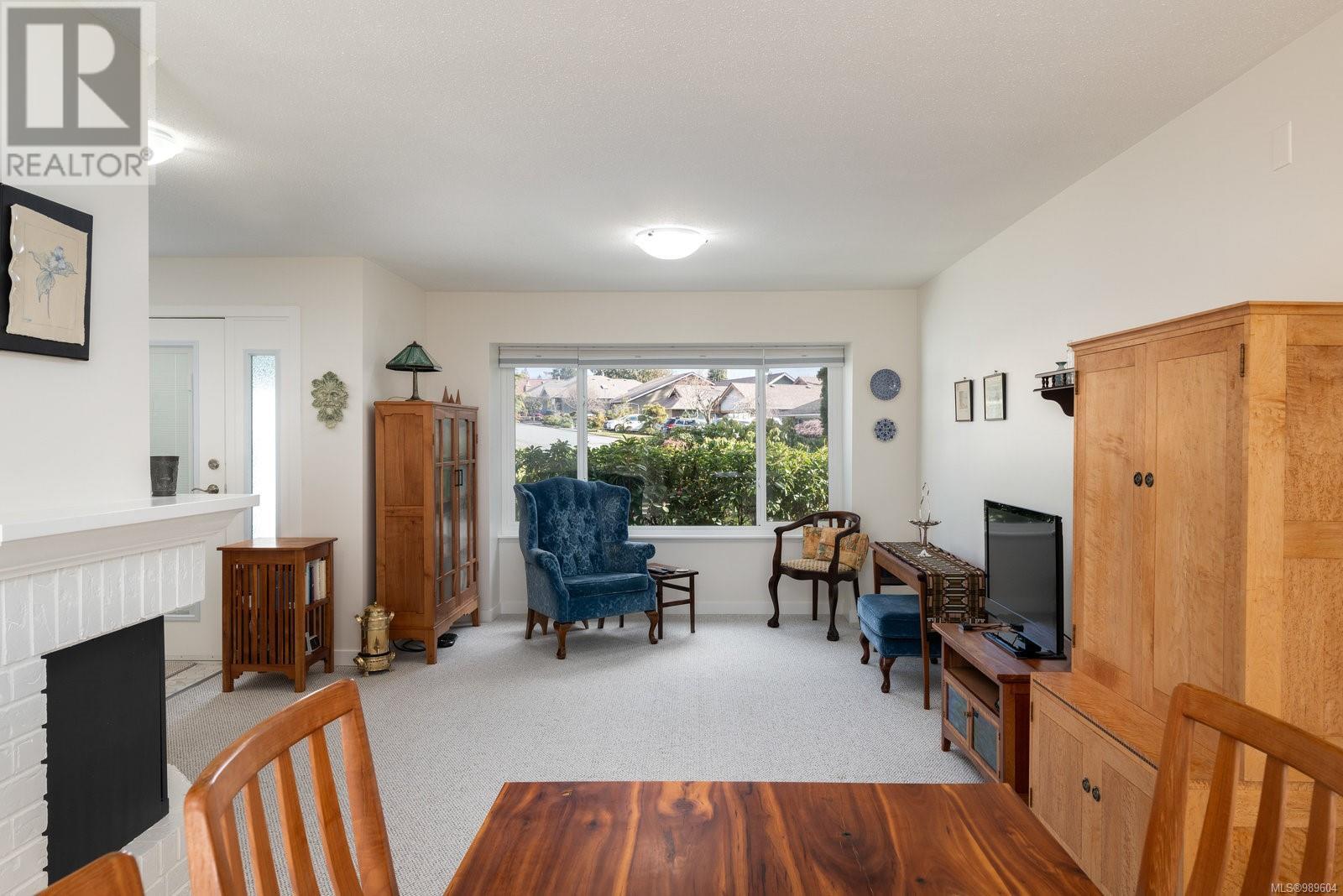 Property at 3715 Arbutus Dr N image 4