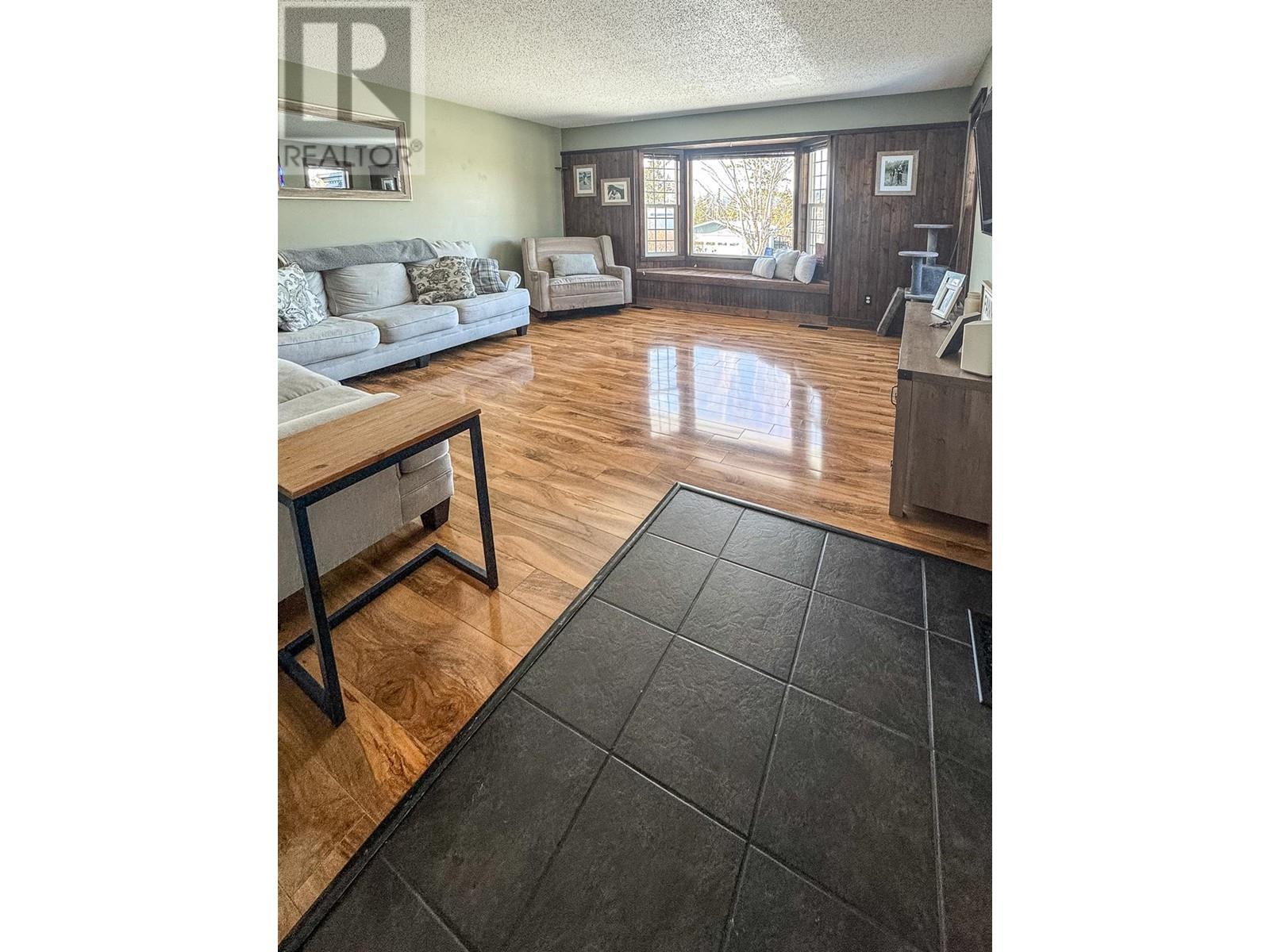 2715 8th Street S, Cranbrook, British Columbia  V1C 4N1 - Photo 6 - 10337184