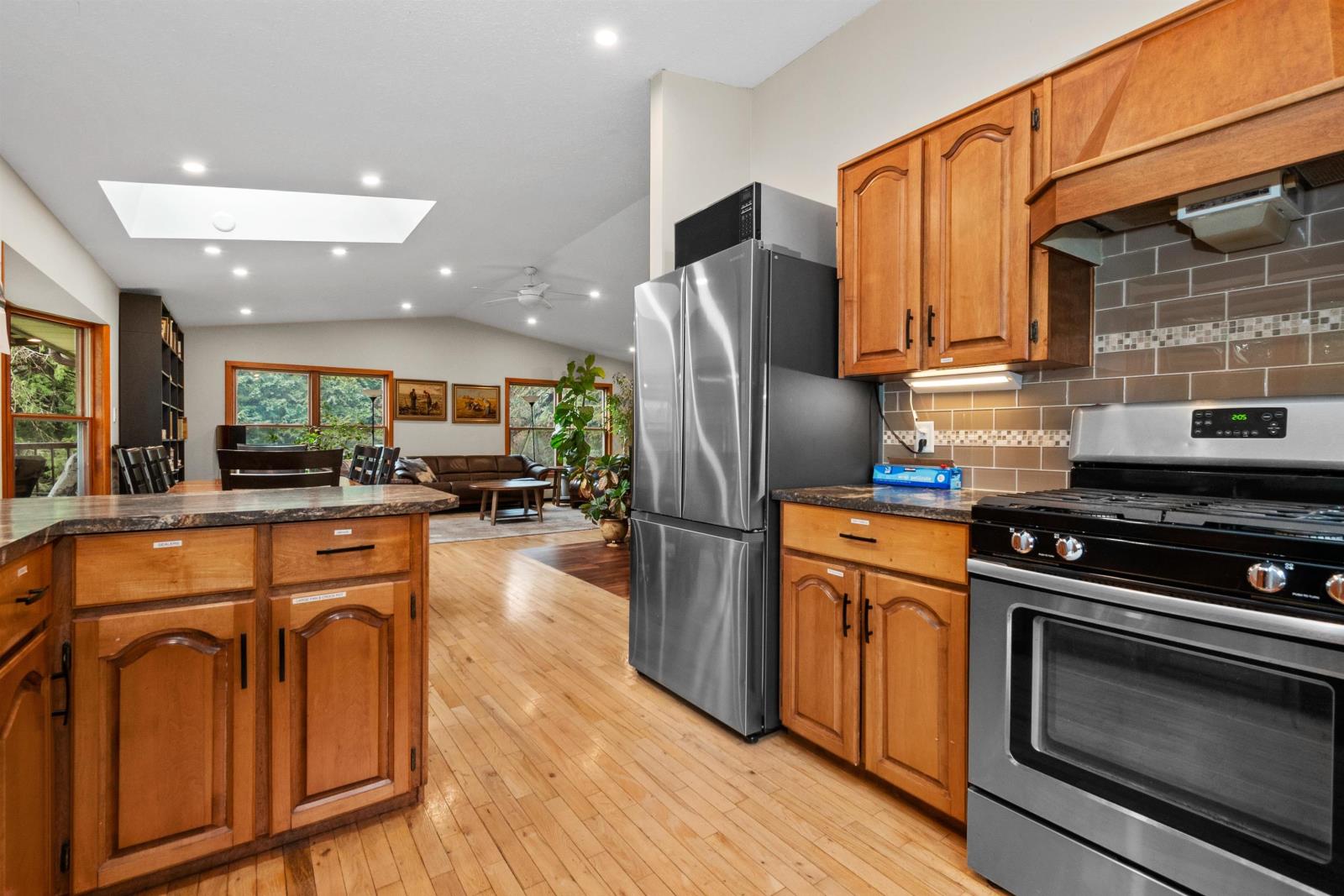 3048 Hot Springs Road, Agassiz, Agassiz, British Columbia  V0M 1A3 - Photo 10 - R2971327