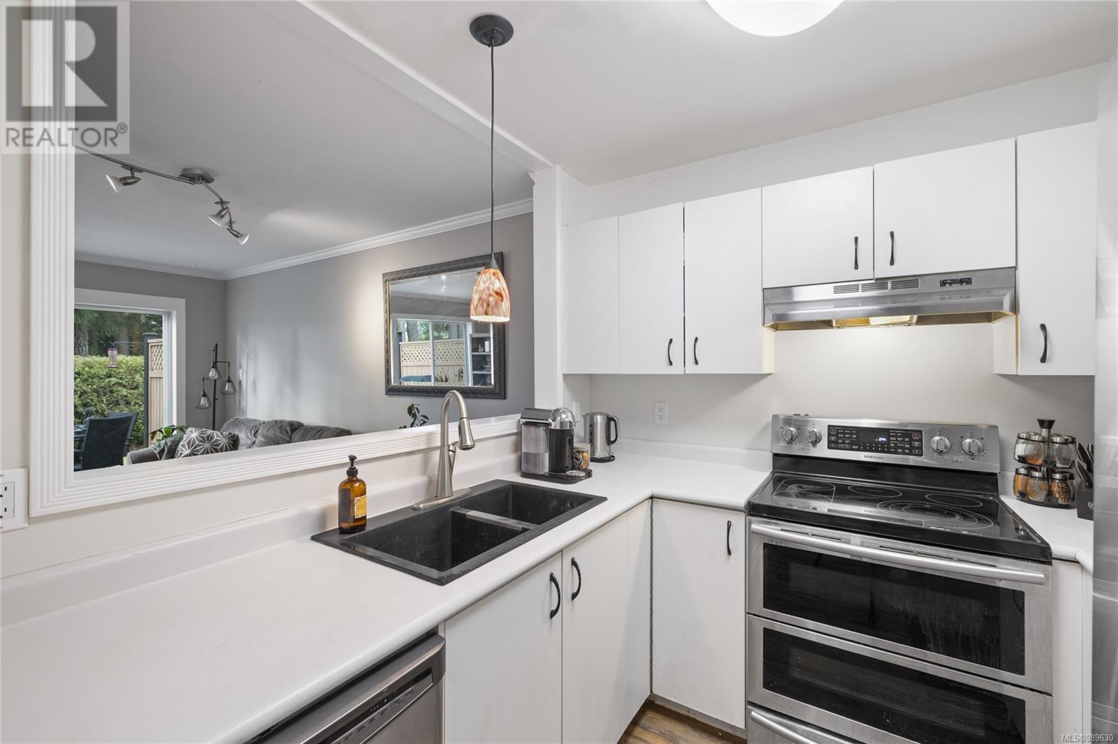 Property at 6055 Pleasant Valley Way image 3