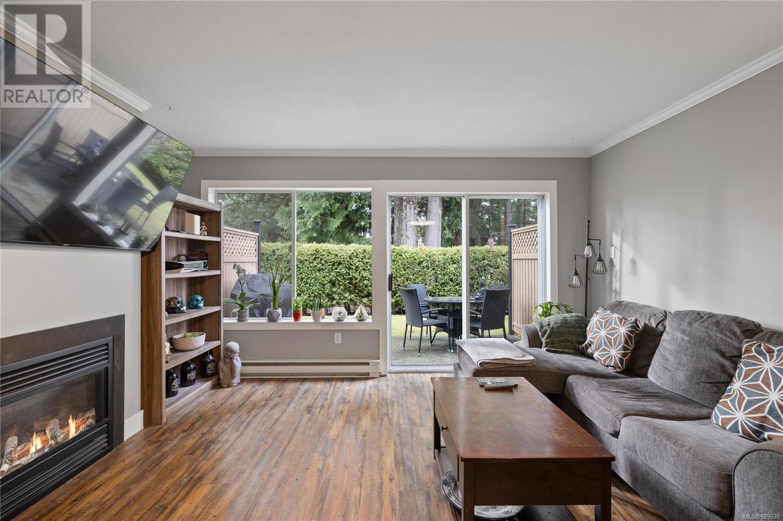 Property at 6055 Pleasant Valley Way image 4