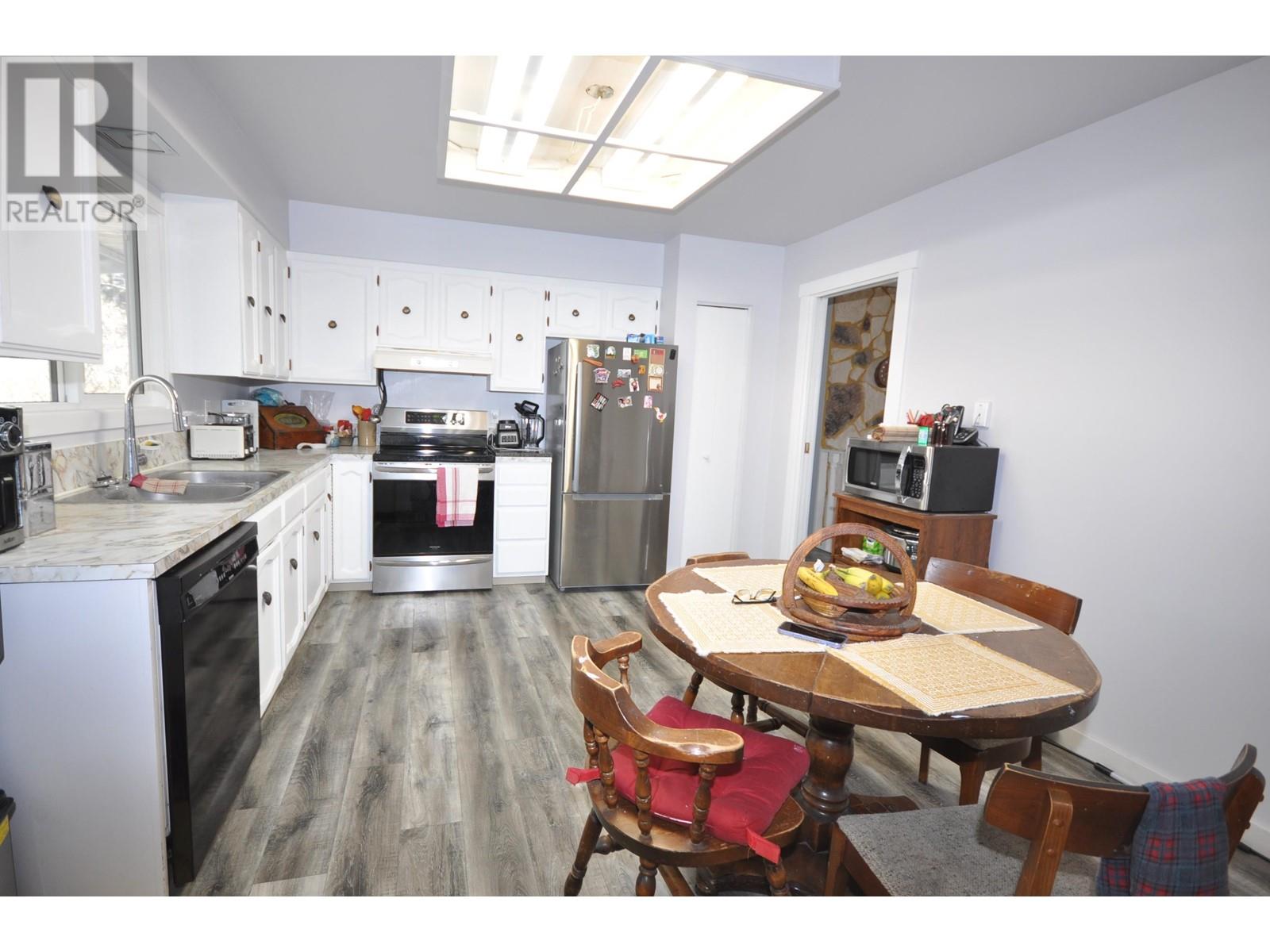 Property at 2426 BELLEVUE DRIVE image 4
