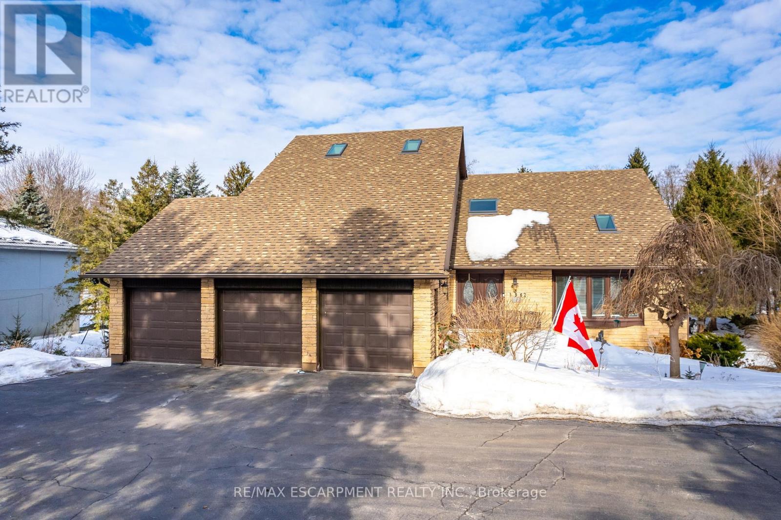 1962 Snake Road, Burlington, Ontario  L7P 4Y4 - Photo 2 - W11953902