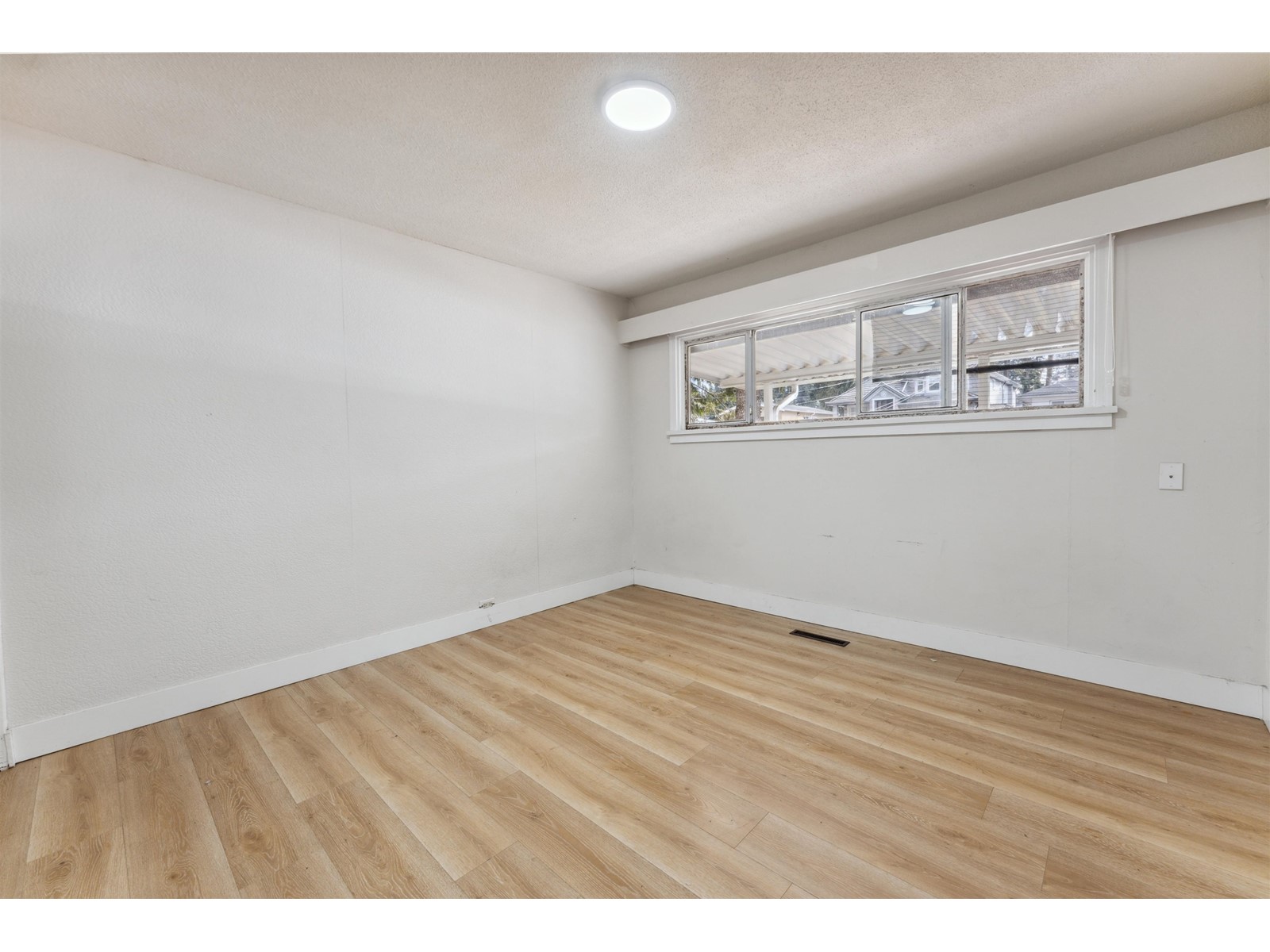 11803 96a Avenue, Surrey, British Columbia  V3V 2A4 - Photo 15 - R2972707