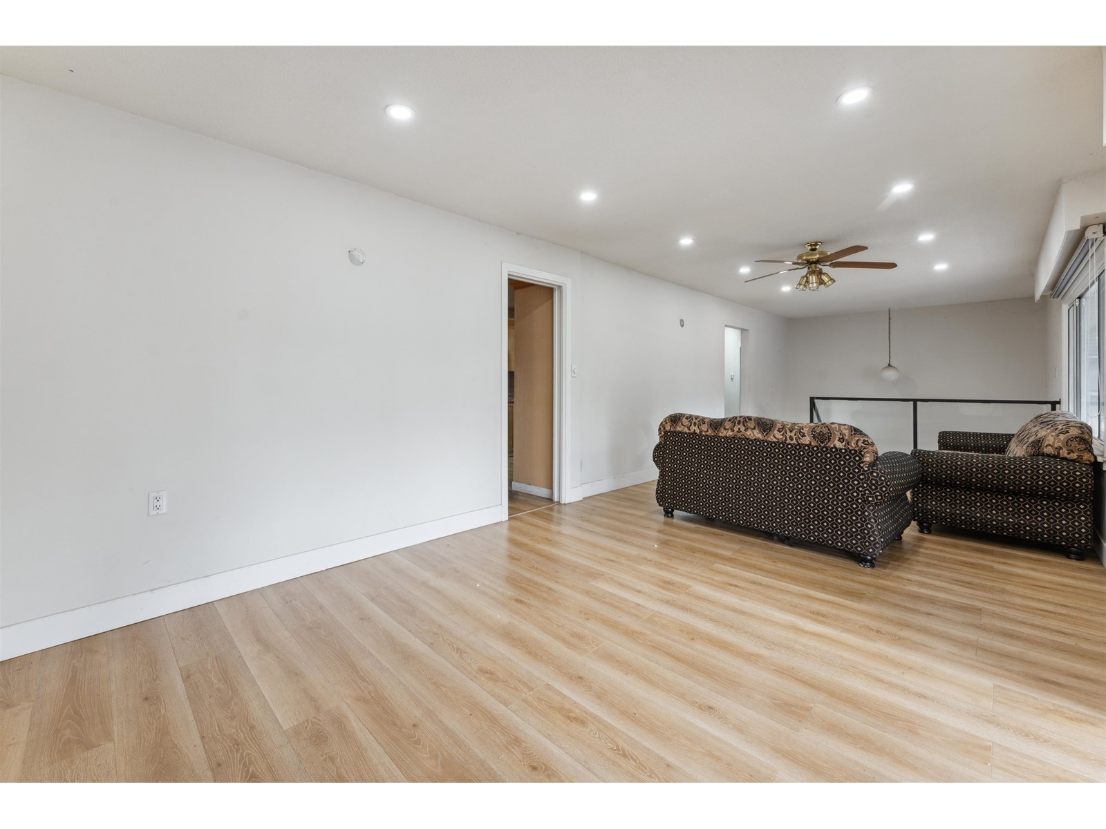 Property at 11803 96A AVENUE image 5