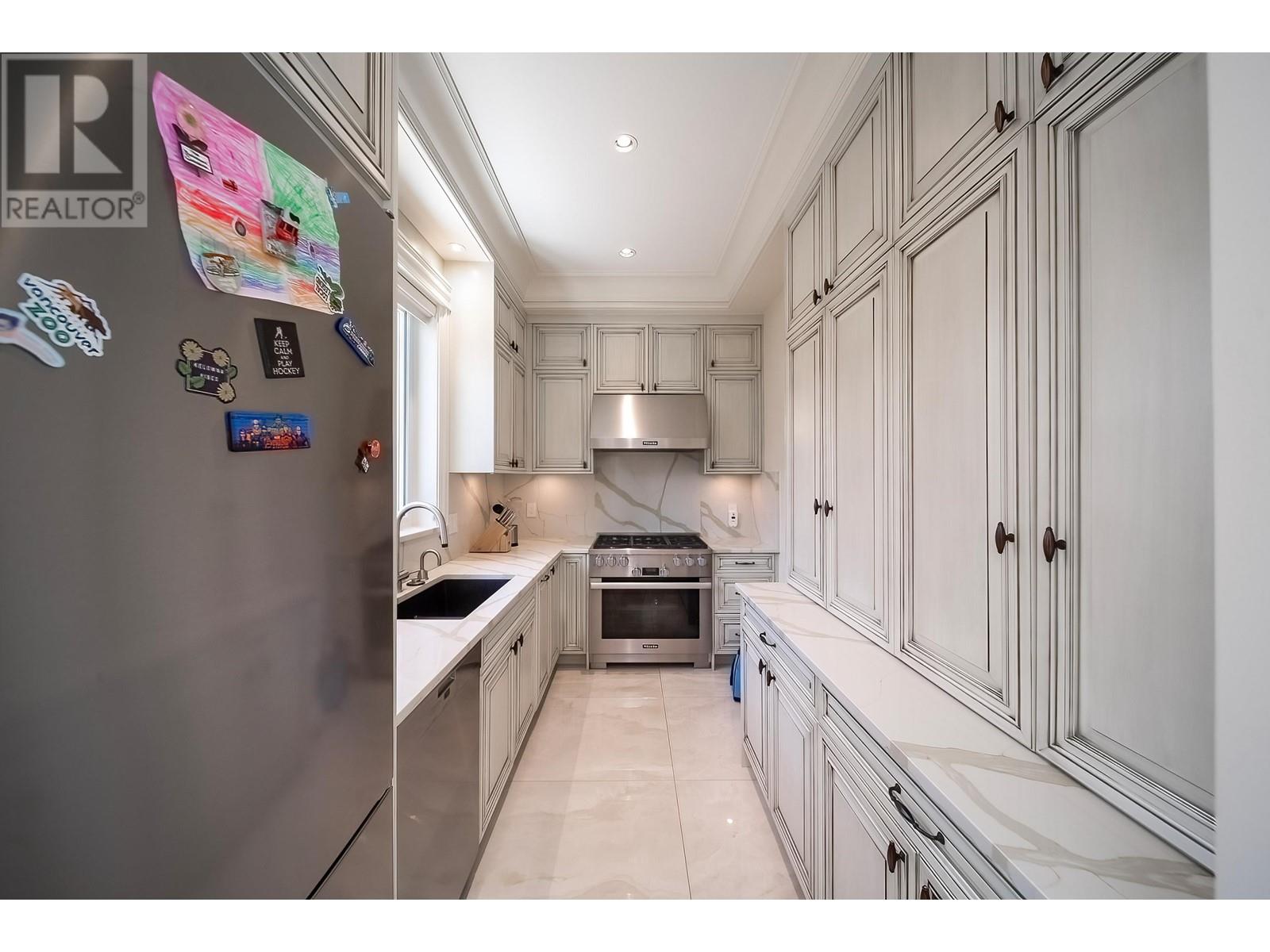 Listing Picture 17 of 40 : 7550 DORCHESTER DRIVE, Burnaby / 本拿比 - 魯藝地產 Yvonne Lu Group - MLS Medallion Club Member