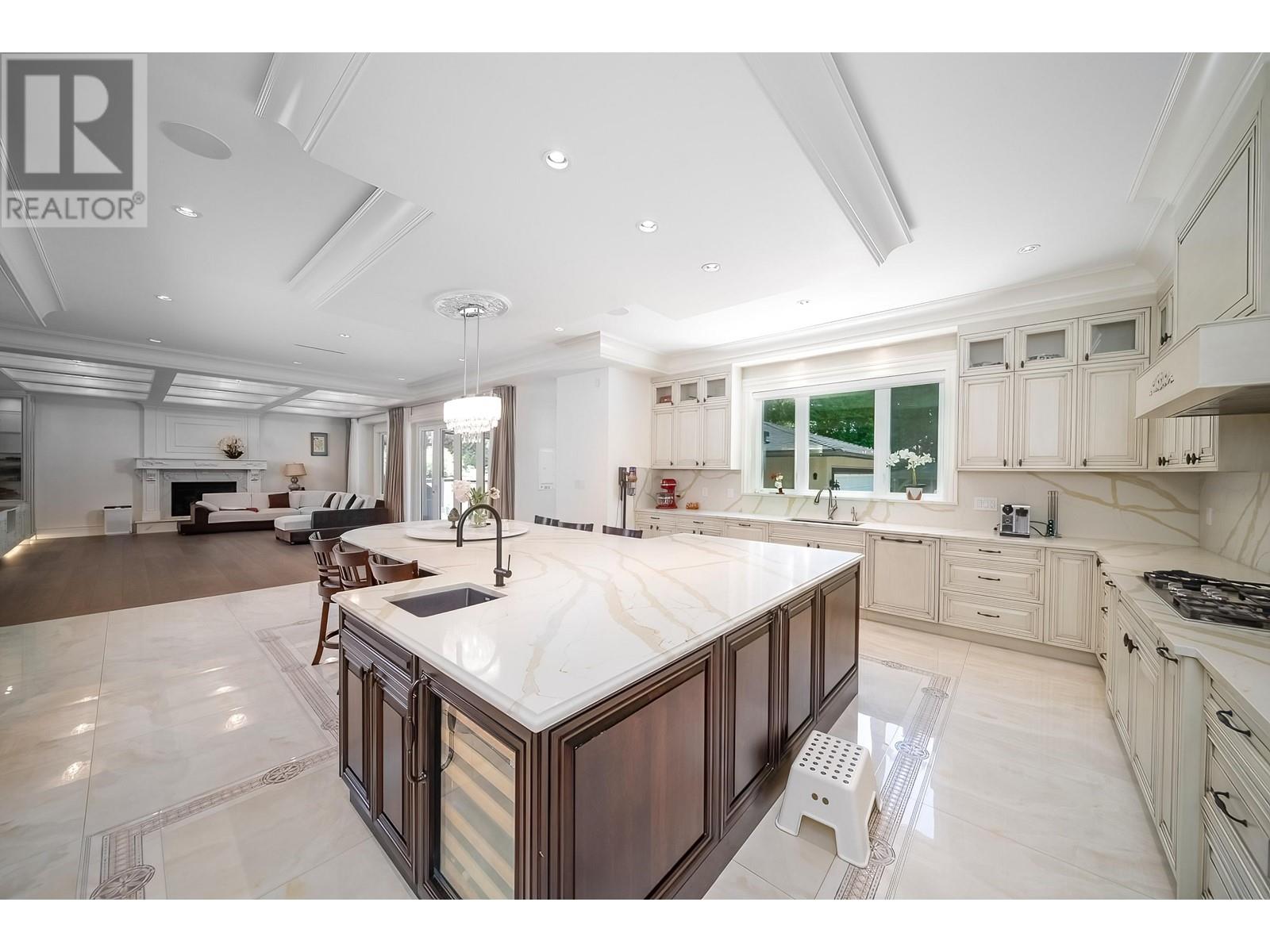 Listing Picture 12 of 40 : 7550 DORCHESTER DRIVE, Burnaby / 本拿比 - 魯藝地產 Yvonne Lu Group - MLS Medallion Club Member