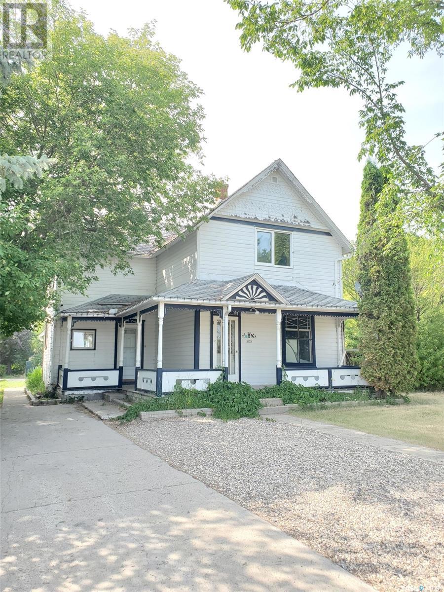 308 Main Street, Carlyle, Saskatchewan  S0C 0R0 - Photo 1 - SK996983