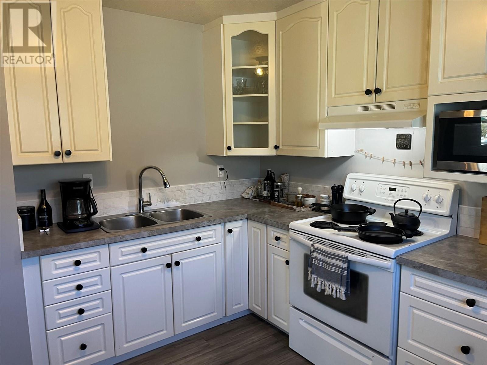 Property at 737 Huntington Drive image 3