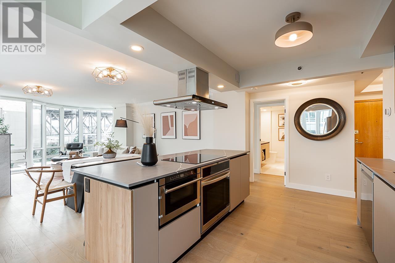 Listing Picture 17 of 37 : 703 1501 HOWE STREET, Vancouver / 溫哥華 - 魯藝地產 Yvonne Lu Group - MLS Medallion Club Member