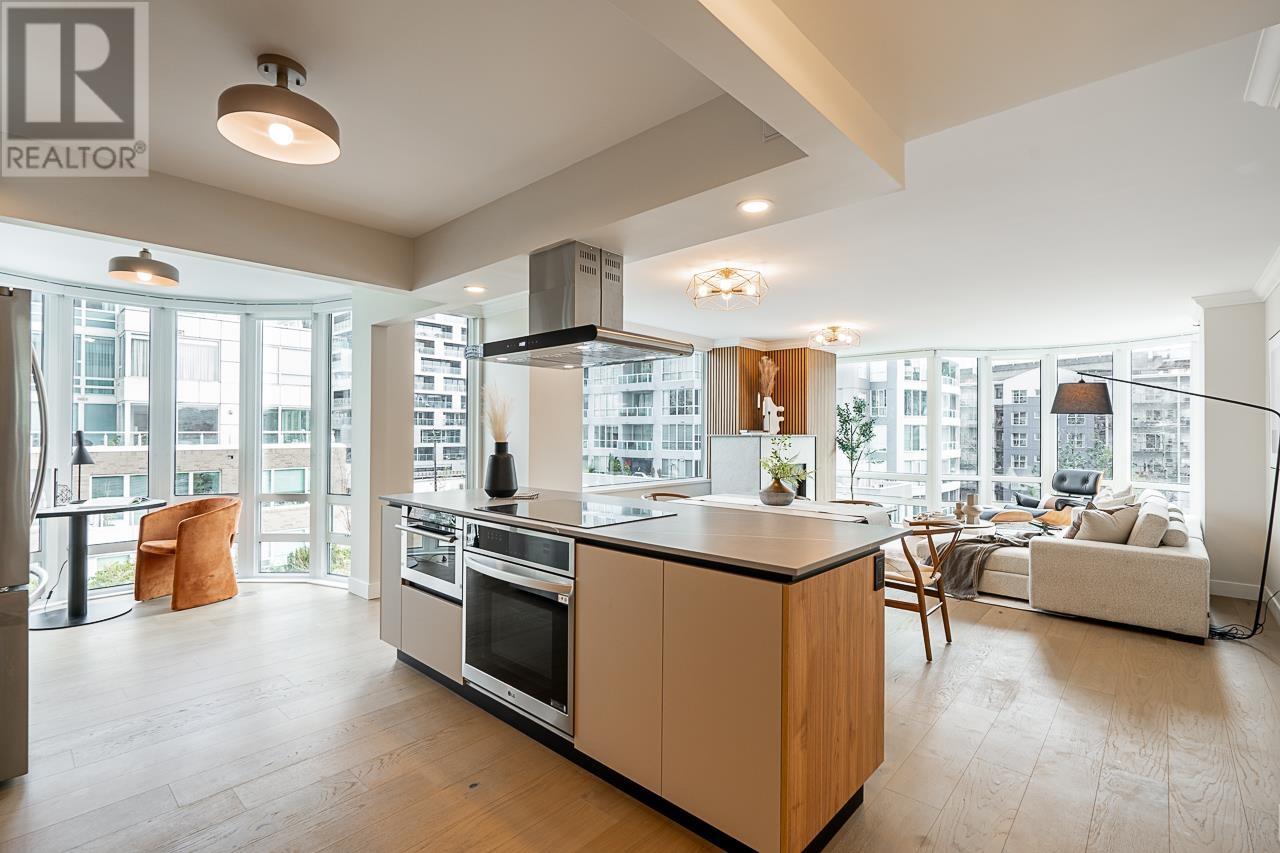 Listing Picture 6 of 37 : 703 1501 HOWE STREET, Vancouver / 溫哥華 - 魯藝地產 Yvonne Lu Group - MLS Medallion Club Member