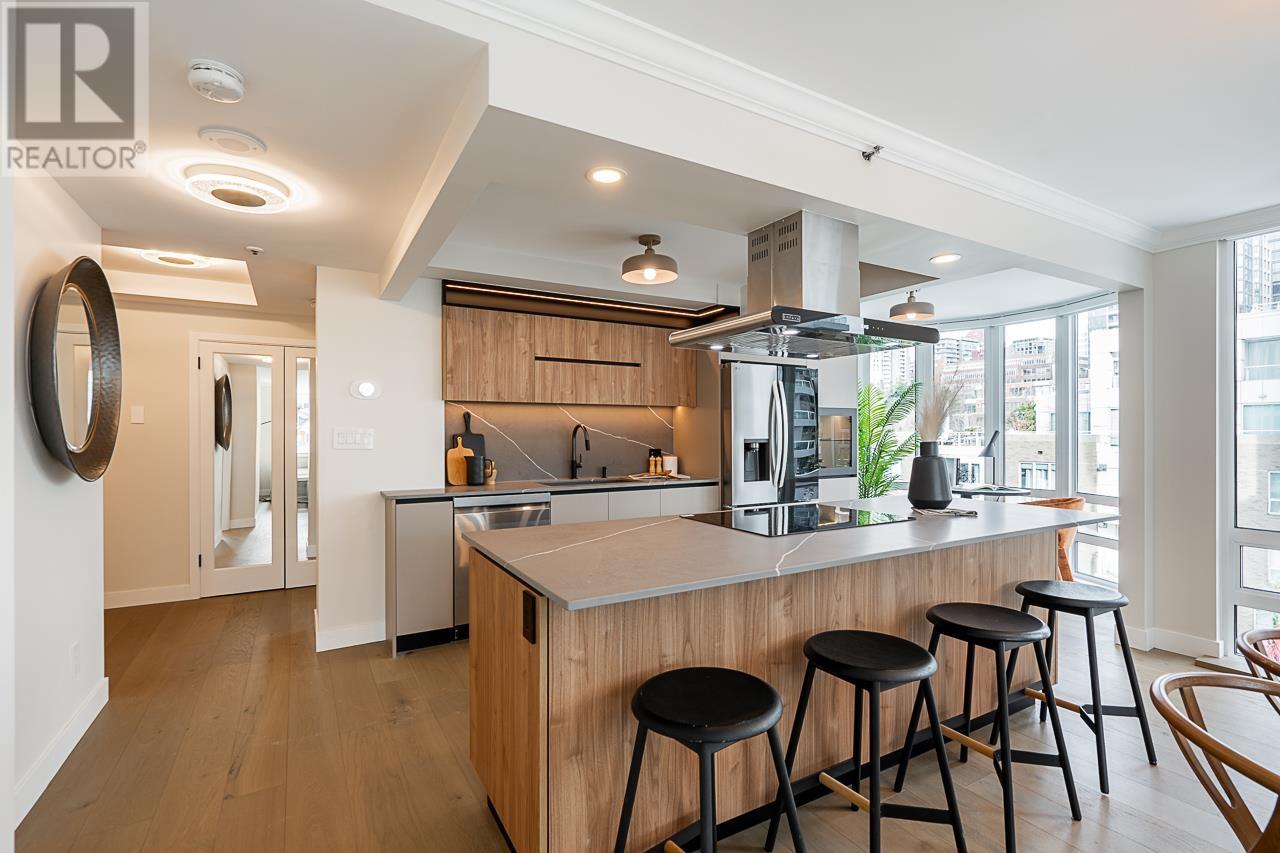 Listing Picture 11 of 37 : 703 1501 HOWE STREET, Vancouver / 溫哥華 - 魯藝地產 Yvonne Lu Group - MLS Medallion Club Member