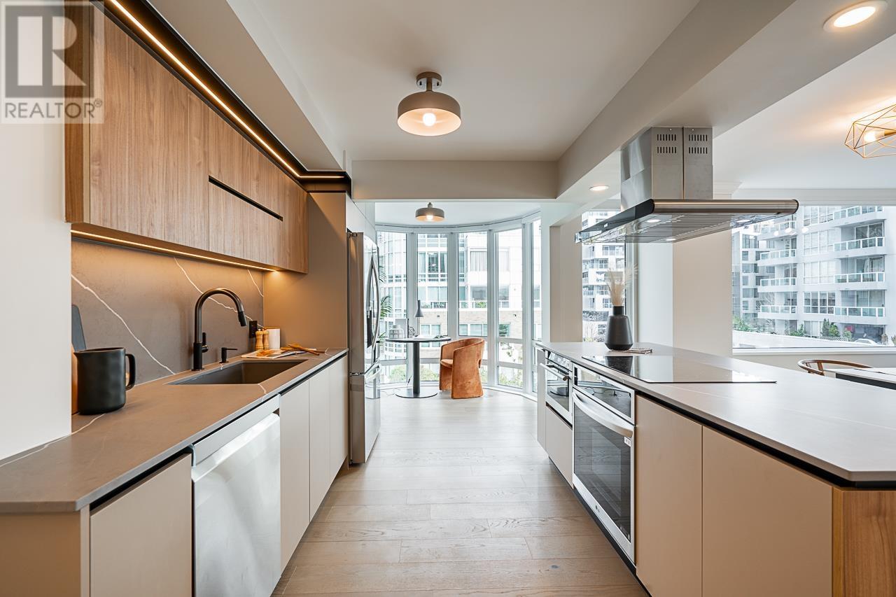 Listing Picture 12 of 37 : 703 1501 HOWE STREET, Vancouver / 溫哥華 - 魯藝地產 Yvonne Lu Group - MLS Medallion Club Member