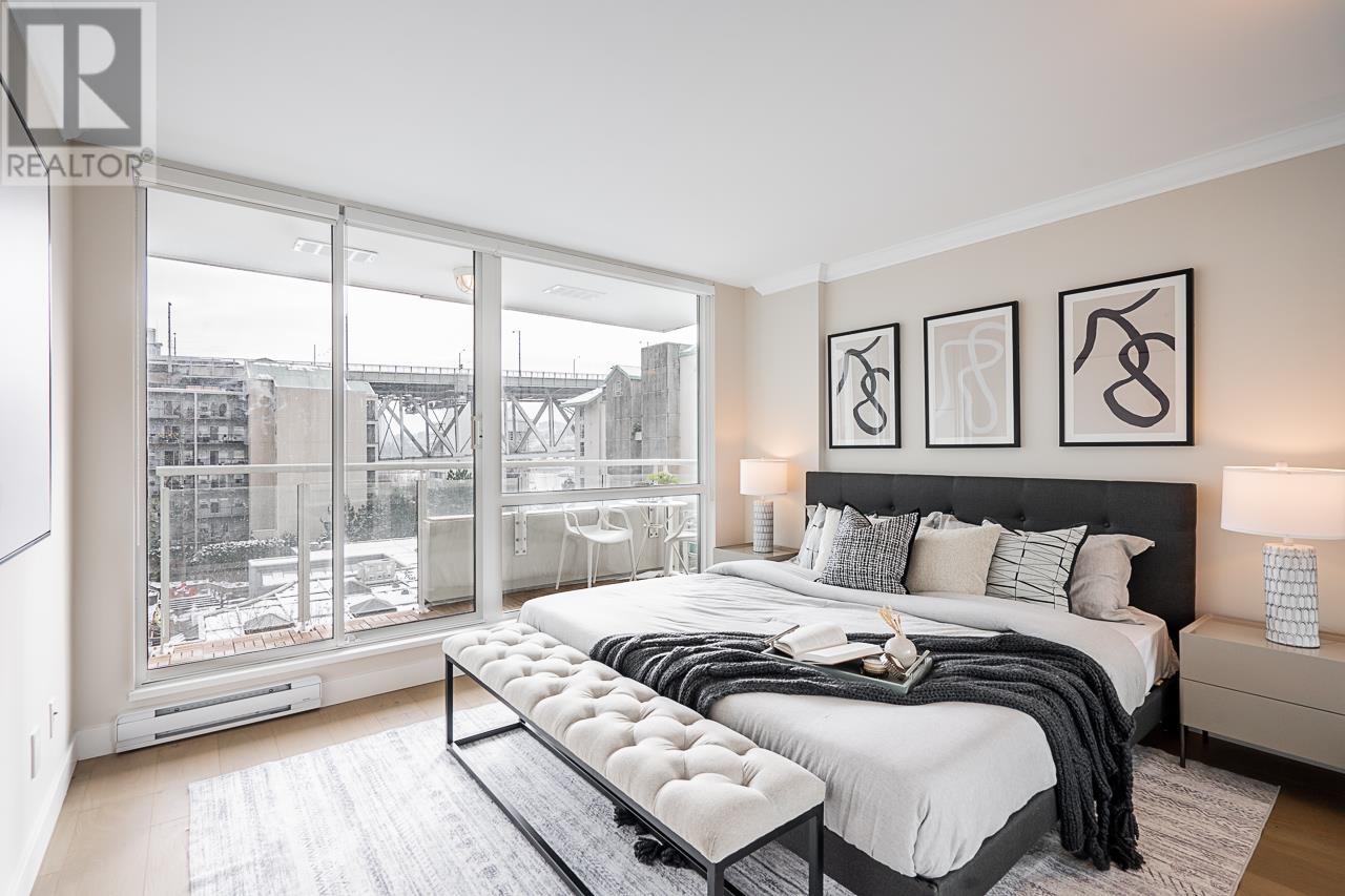 Listing Picture 18 of 37 : 703 1501 HOWE STREET, Vancouver / 溫哥華 - 魯藝地產 Yvonne Lu Group - MLS Medallion Club Member