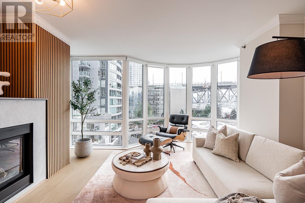 Listing Picture 4 of 37 : 703 1501 HOWE STREET, Vancouver / 溫哥華 - 魯藝地產 Yvonne Lu Group - MLS Medallion Club Member