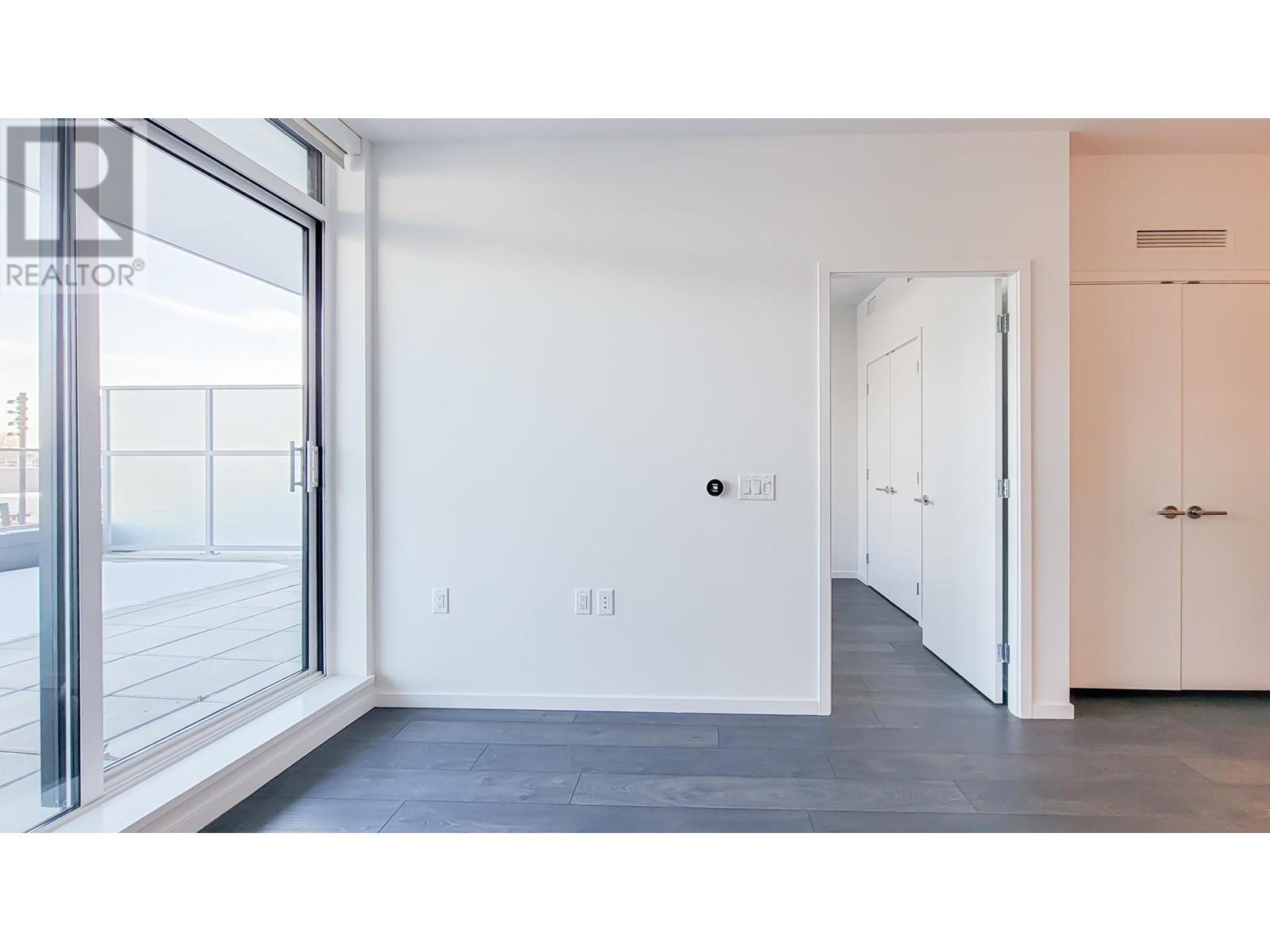 Listing Picture 3 of 33 : 215 6788 MINORU BOULEVARD, Richmond / 烈治文 - 魯藝地產 Yvonne Lu Group - MLS Medallion Club Member