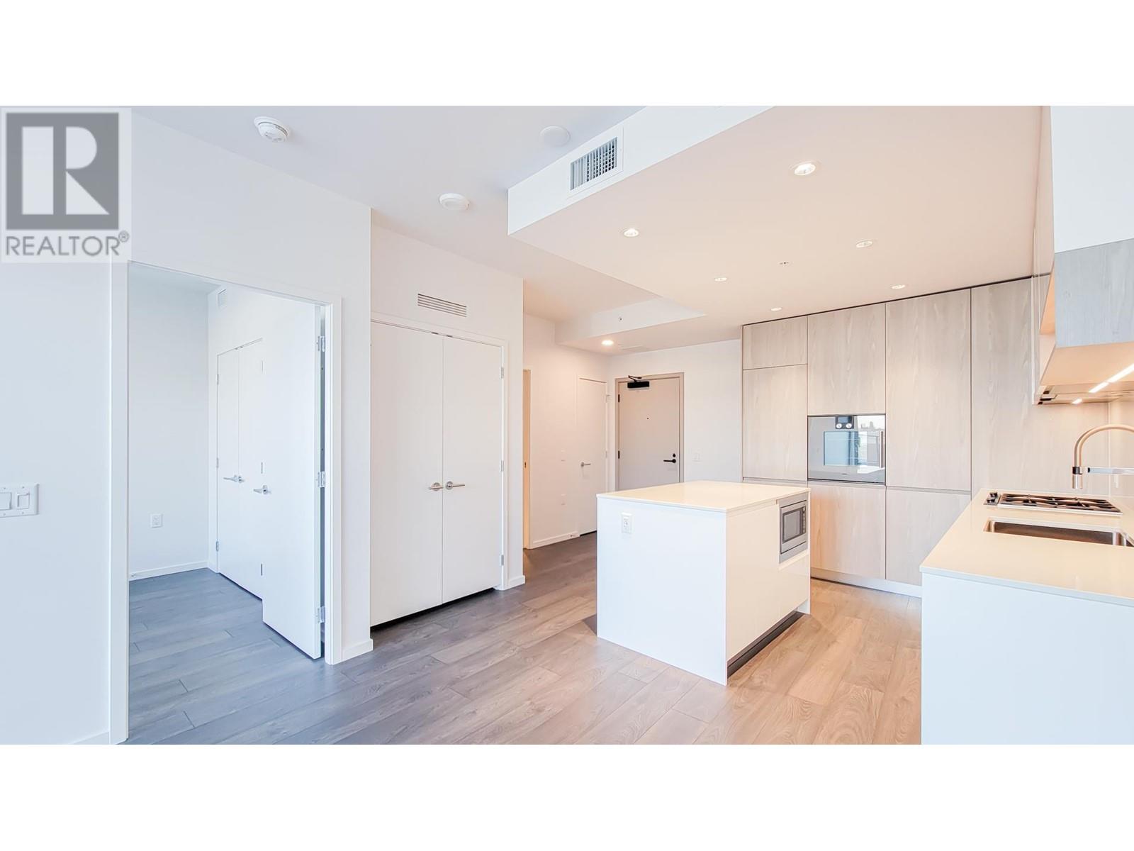 Listing Picture 6 of 33 : 215 6788 MINORU BOULEVARD, Richmond / 烈治文 - 魯藝地產 Yvonne Lu Group - MLS Medallion Club Member