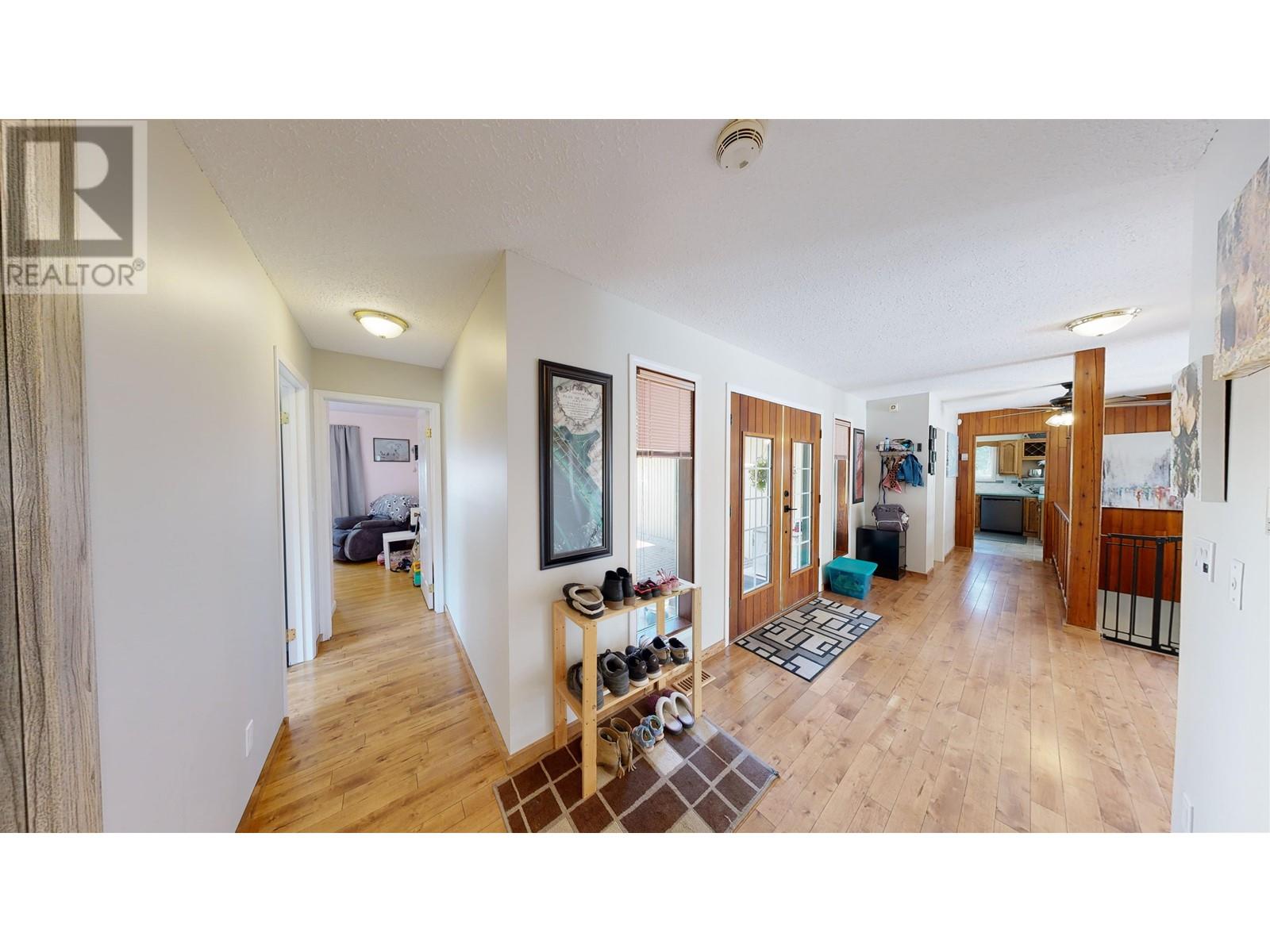 5902 Eastwood Road, 100 Mile House, British Columbia  V0K 2E1 - Photo 13 - R2972821