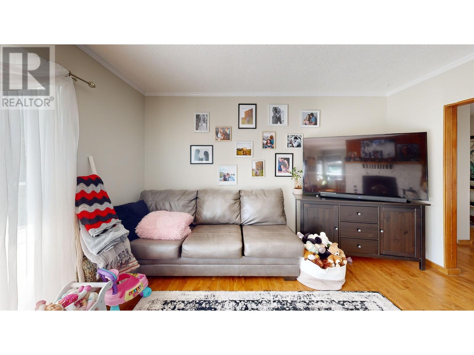 5902 Eastwood Road, 100 Mile House, British Columbia  V0K 2E1 - Photo 16 - R2972821