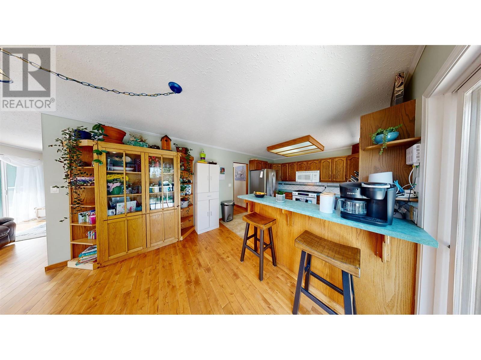 5902 Eastwood Road, 100 Mile House, British Columbia  V0K 2E1 - Photo 17 - R2972821