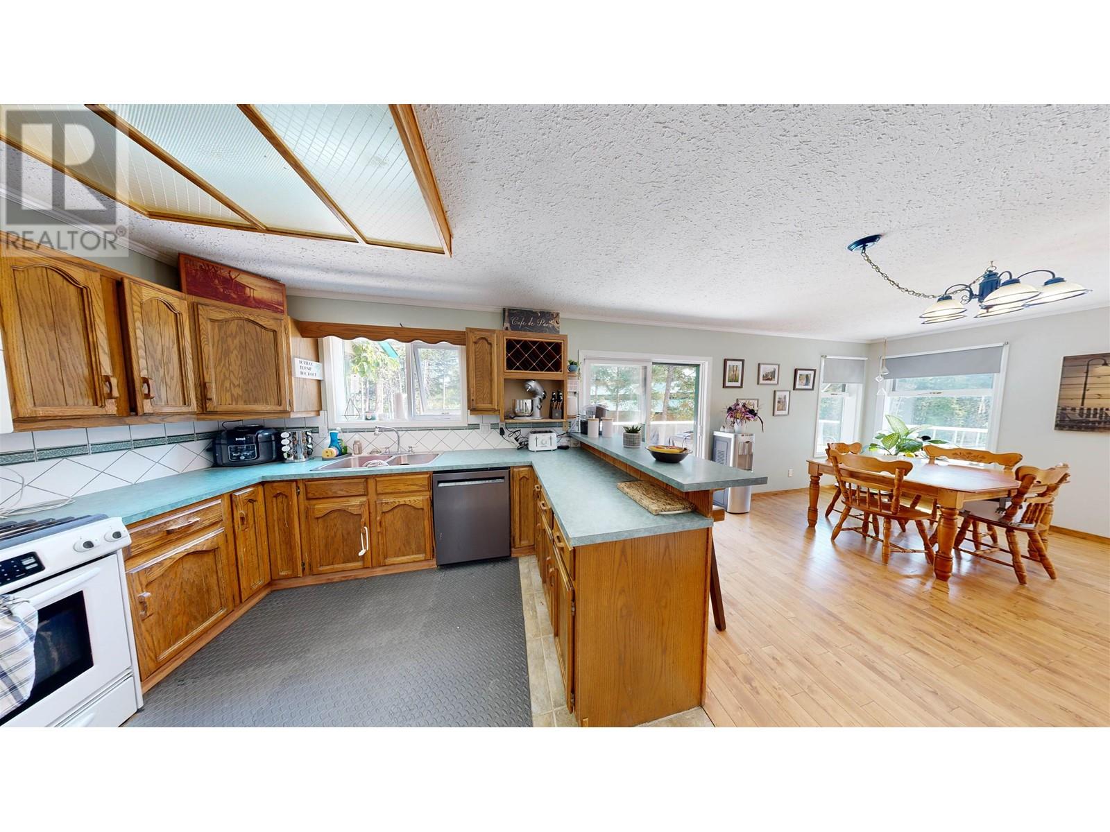 5902 Eastwood Road, 100 Mile House, British Columbia  V0K 2E1 - Photo 18 - R2972821