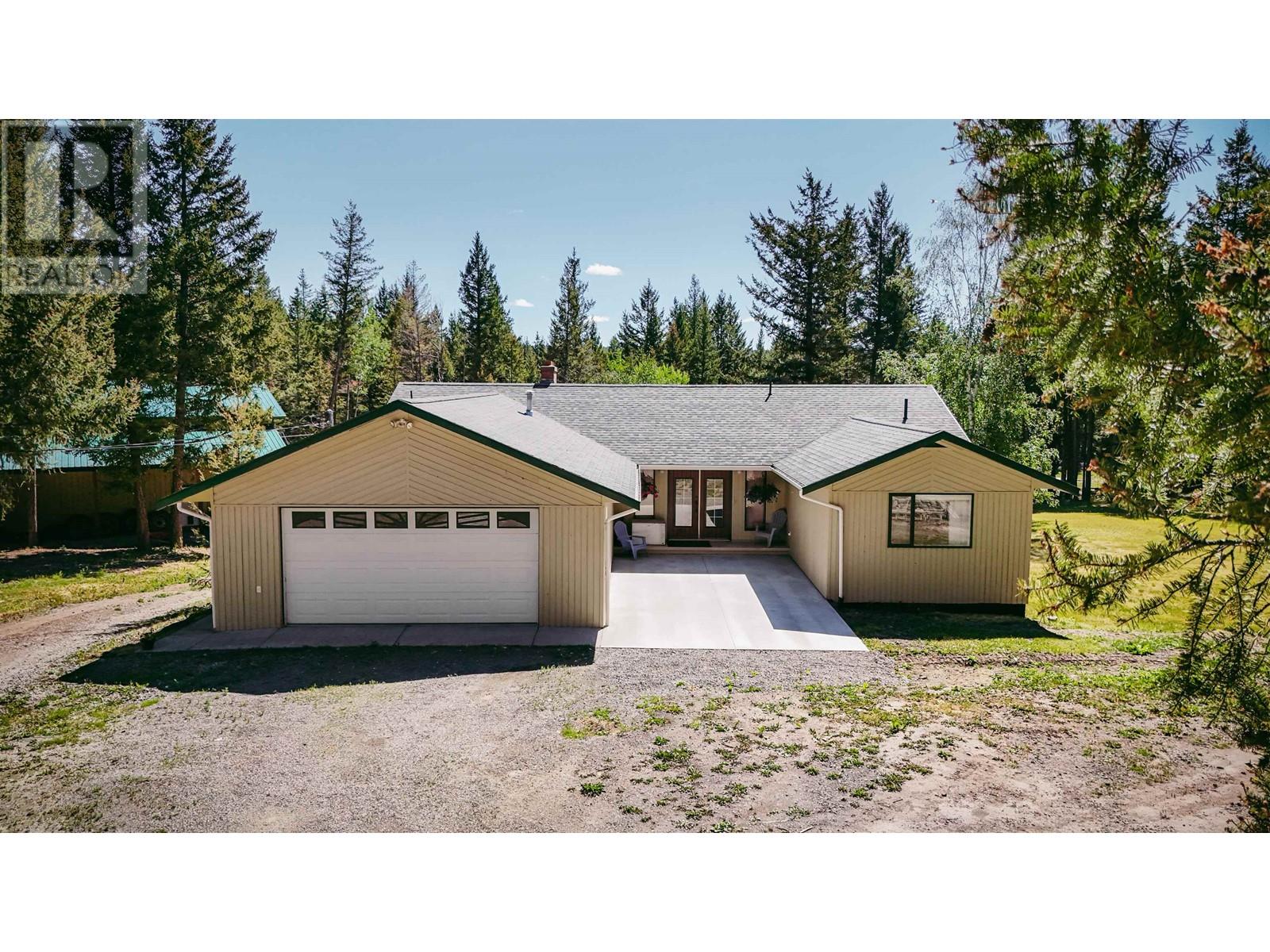 5902 Eastwood Road, 100 Mile House, British Columbia  V0K 2E1 - Photo 2 - R2972821