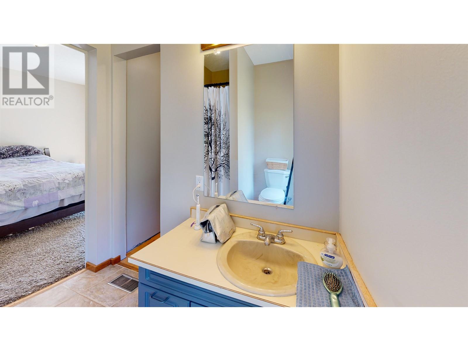 5902 Eastwood Road, 100 Mile House, British Columbia  V0K 2E1 - Photo 22 - R2972821