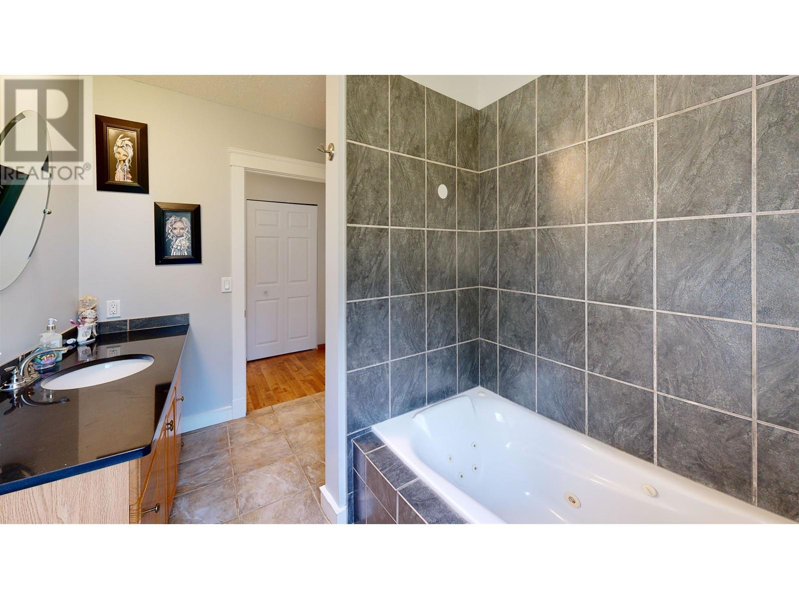 5902 Eastwood Road, 100 Mile House, British Columbia  V0K 2E1 - Photo 24 - R2972821