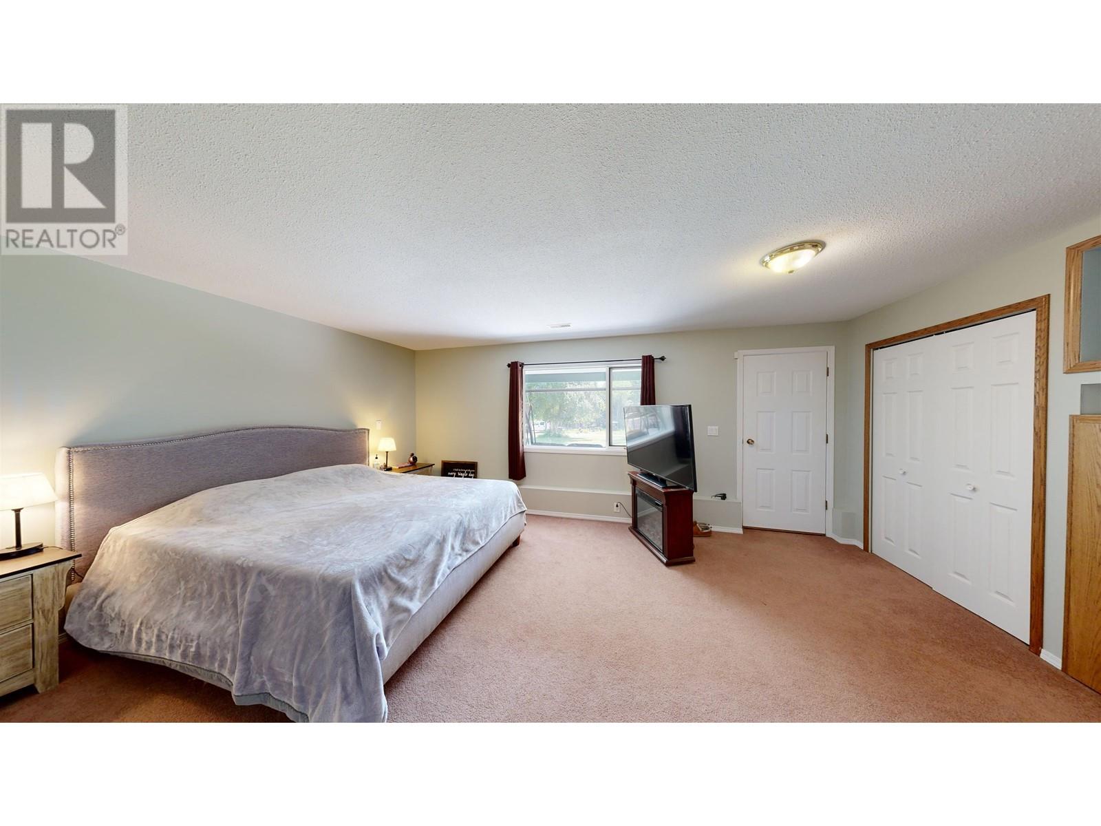 5902 Eastwood Road, 100 Mile House, British Columbia  V0K 2E1 - Photo 29 - R2972821