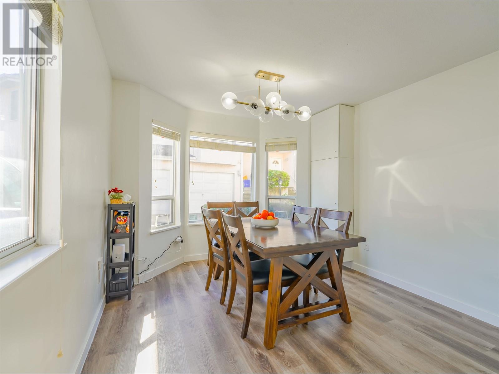 Listing Picture 13 of 40 : 8 8220 BENNETT ROAD, Richmond / 烈治文 - 魯藝地產 Yvonne Lu Group - MLS Medallion Club Member