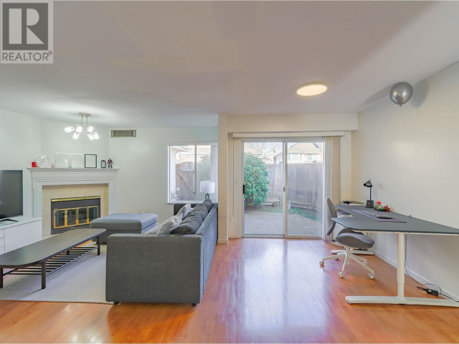 Listing Picture 4 of 40 : 8 8220 BENNETT ROAD, Richmond / 烈治文 - 魯藝地產 Yvonne Lu Group - MLS Medallion Club Member