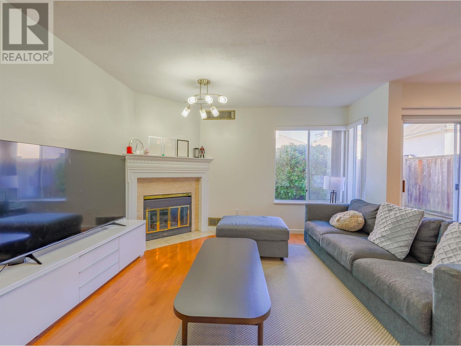Listing Picture 5 of 40 : 8 8220 BENNETT ROAD, Richmond / 烈治文 - 魯藝地產 Yvonne Lu Group - MLS Medallion Club Member