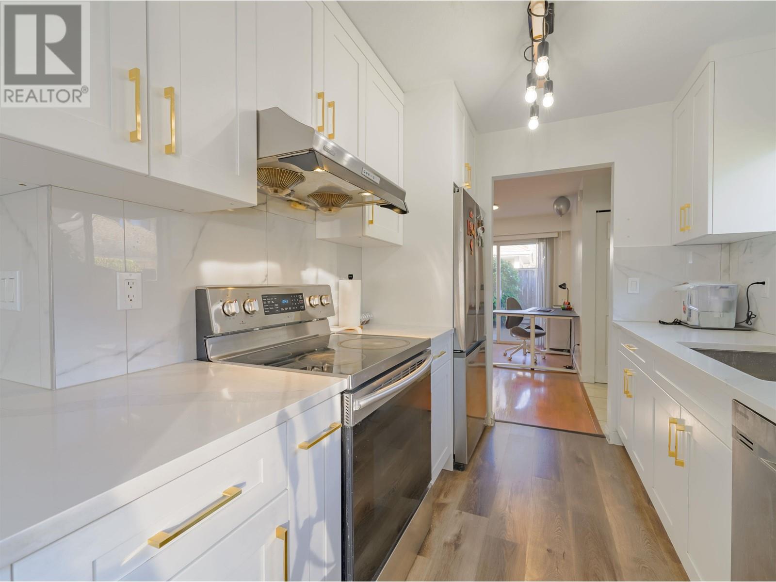 Listing Picture 7 of 40 : 8 8220 BENNETT ROAD, Richmond / 烈治文 - 魯藝地產 Yvonne Lu Group - MLS Medallion Club Member