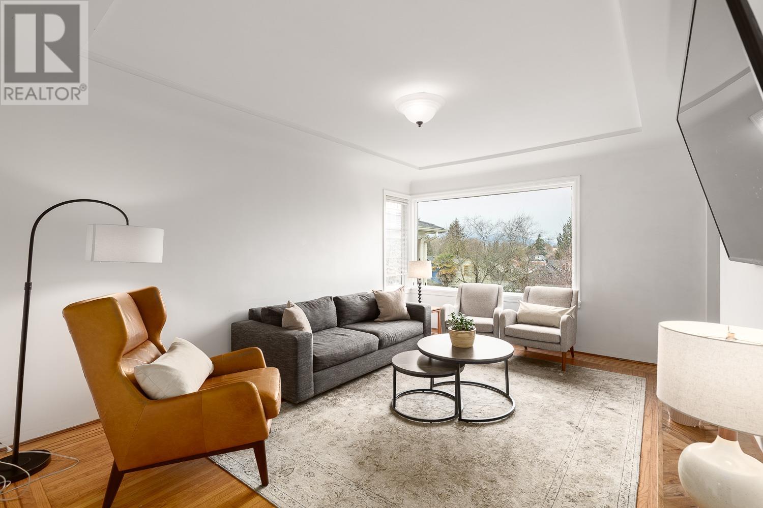 Listing Picture 10 of 40 : 626 E 21ST AVENUE, Vancouver / 溫哥華 - 魯藝地產 Yvonne Lu Group - MLS Medallion Club Member