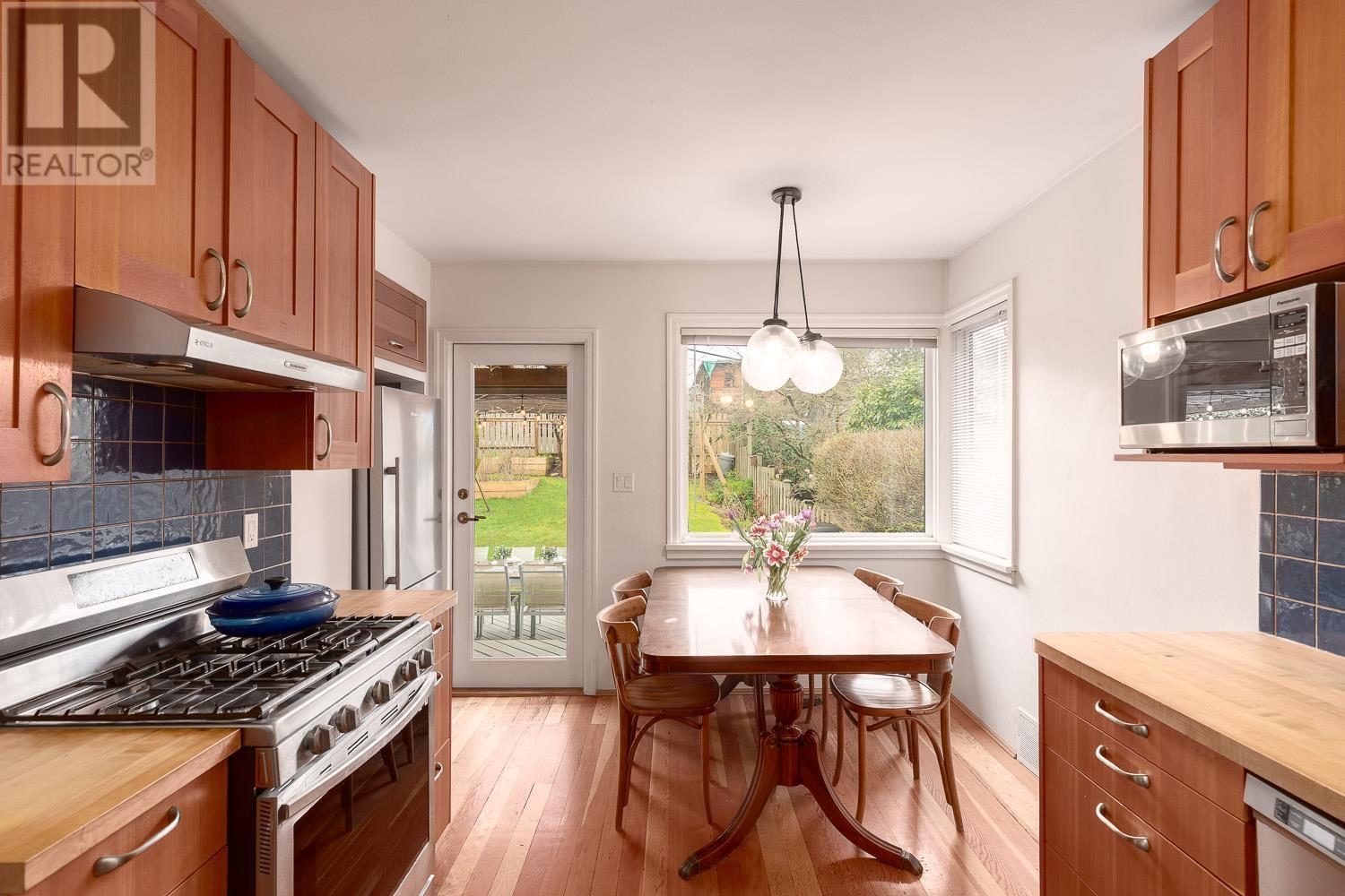 Listing Picture 2 of 40 : 626 E 21ST AVENUE, Vancouver / 溫哥華 - 魯藝地產 Yvonne Lu Group - MLS Medallion Club Member