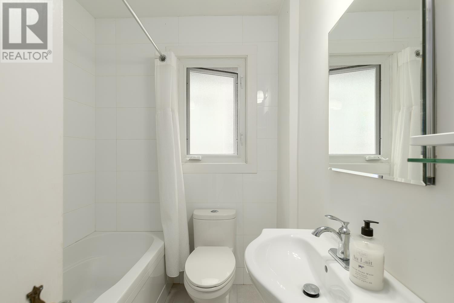 Listing Picture 21 of 40 : 626 E 21ST AVENUE, Vancouver / 溫哥華 - 魯藝地產 Yvonne Lu Group - MLS Medallion Club Member