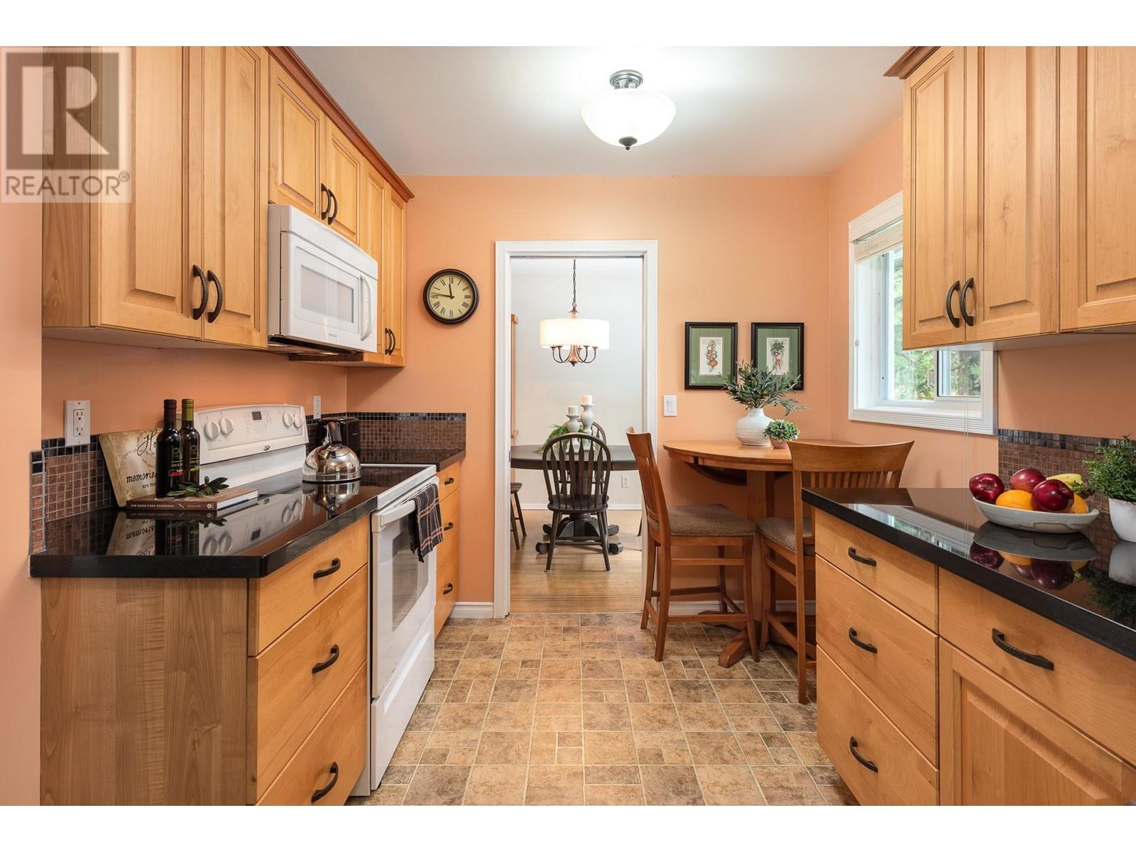 2070 Lyons Court, Coquitlam, British Columbia  V3J 3L7 - Photo 9 - R2972550