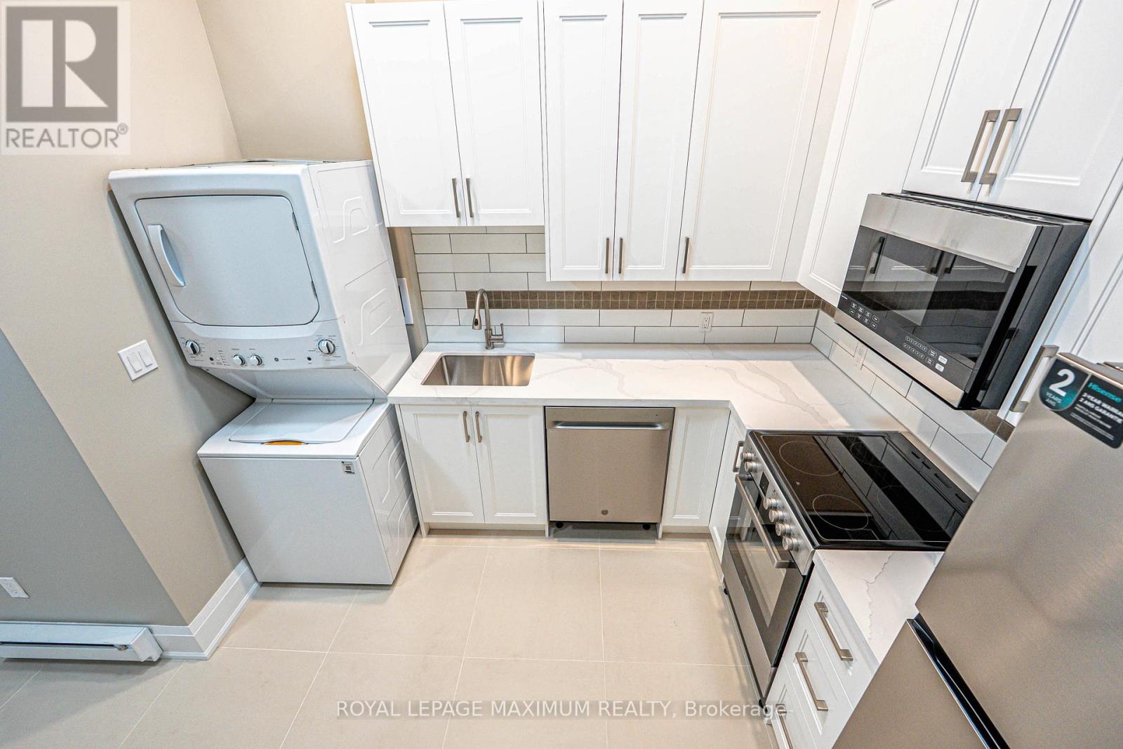 Upper Unit B - 84 Enfield Avenue, Toronto (Alderwood), Ontario  M8W 1T9 - Photo 10 - W11998335