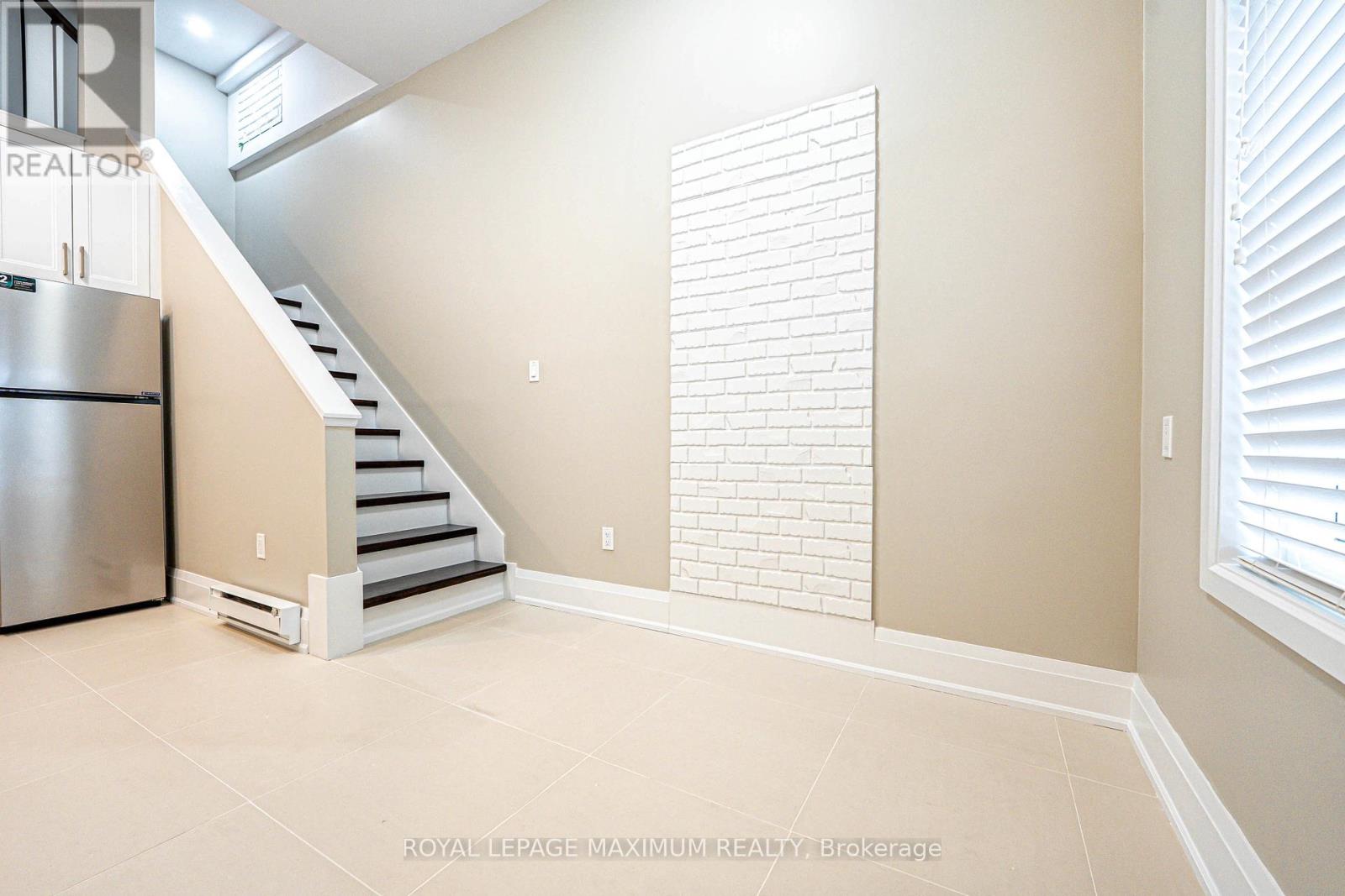 Upper Unit B - 84 Enfield Avenue, Toronto (Alderwood), Ontario  M8W 1T9 - Photo 11 - W11998335
