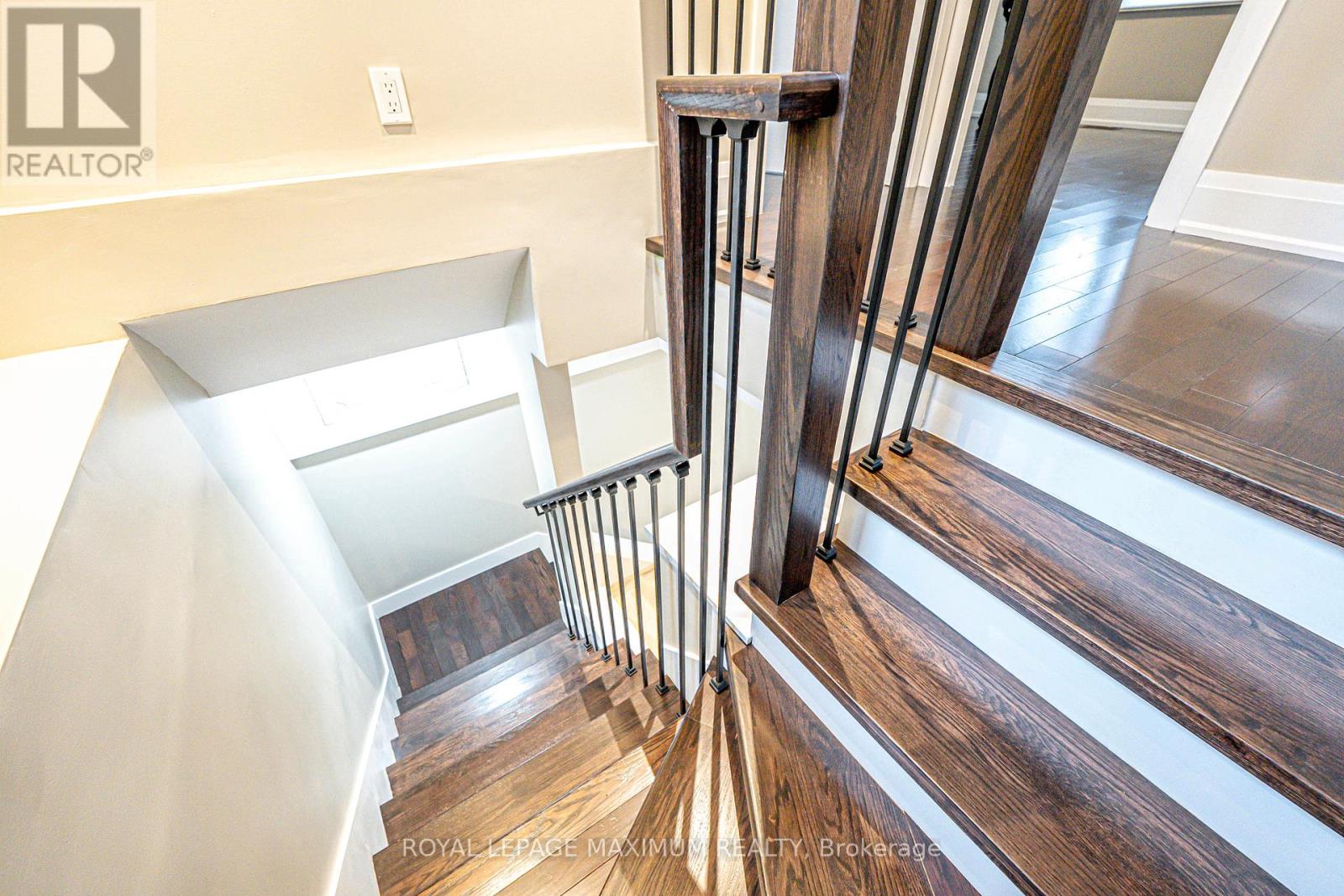 Upper Unit B - 84 Enfield Avenue, Toronto (Alderwood), Ontario  M8W 1T9 - Photo 16 - W11998335