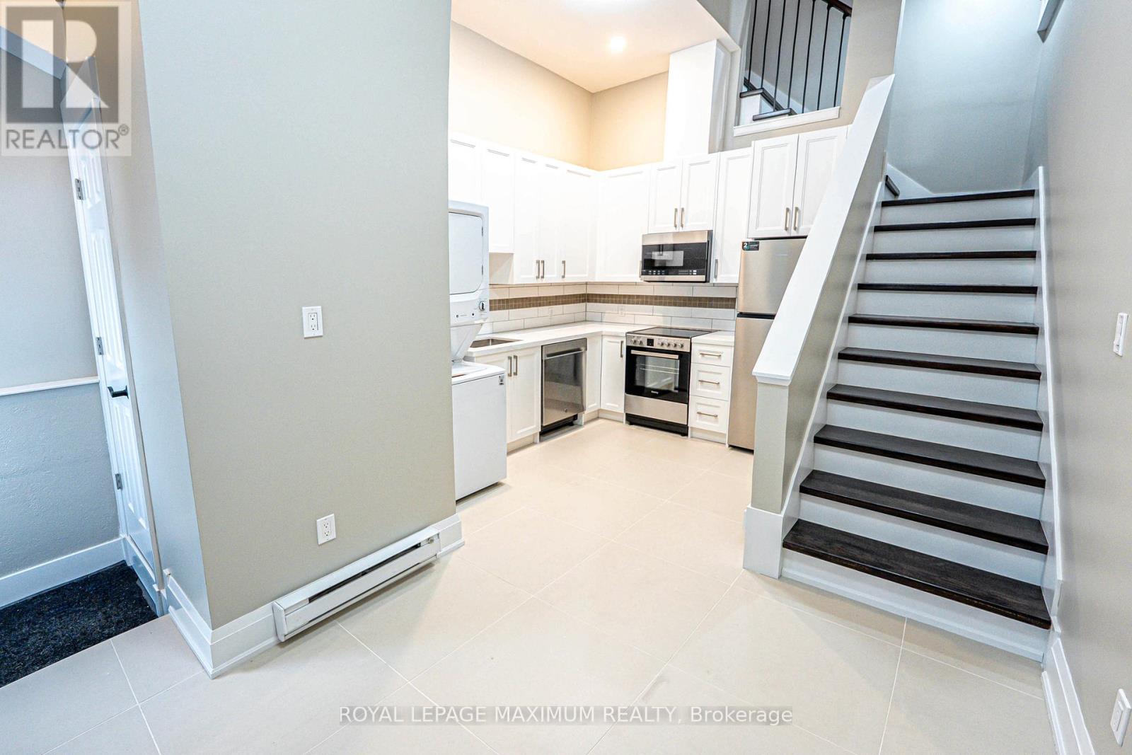 Upper Unit B - 84 Enfield Avenue, Toronto (Alderwood), Ontario  M8W 1T9 - Photo 5 - W11998335