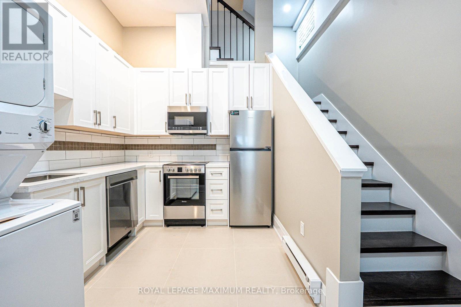 Upper Unit B - 84 Enfield Avenue, Toronto (Alderwood), Ontario  M8W 1T9 - Photo 6 - W11998335