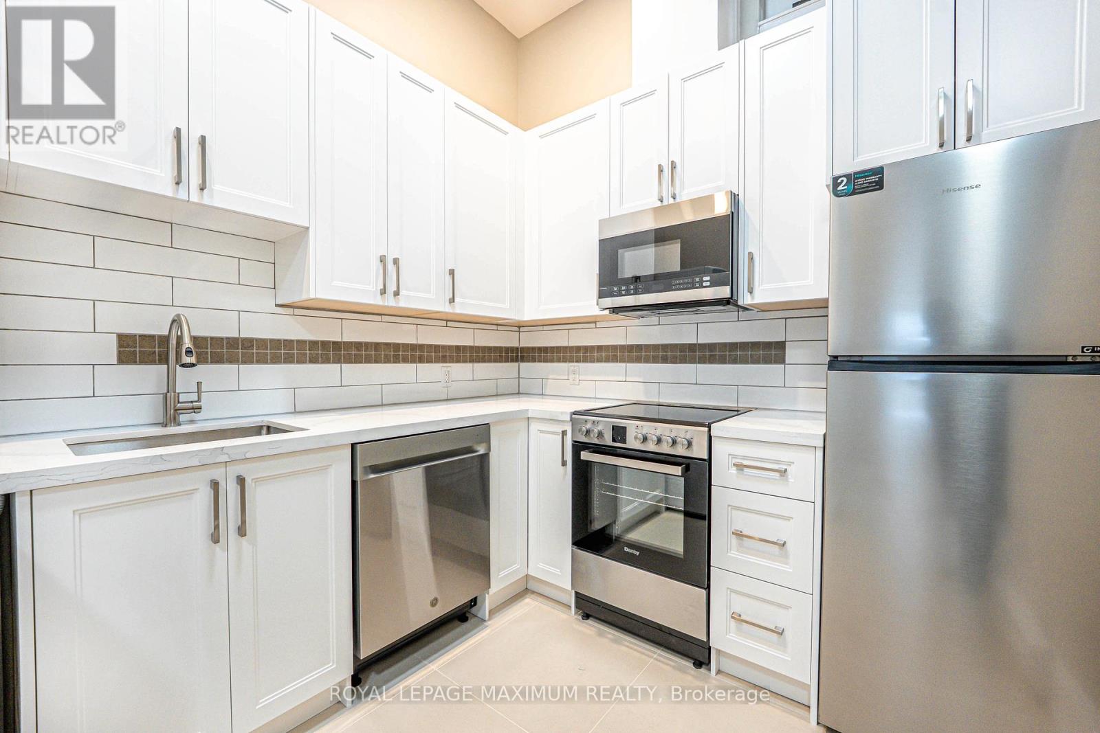 Upper Unit B - 84 Enfield Avenue, Toronto (Alderwood), Ontario  M8W 1T9 - Photo 8 - W11998335