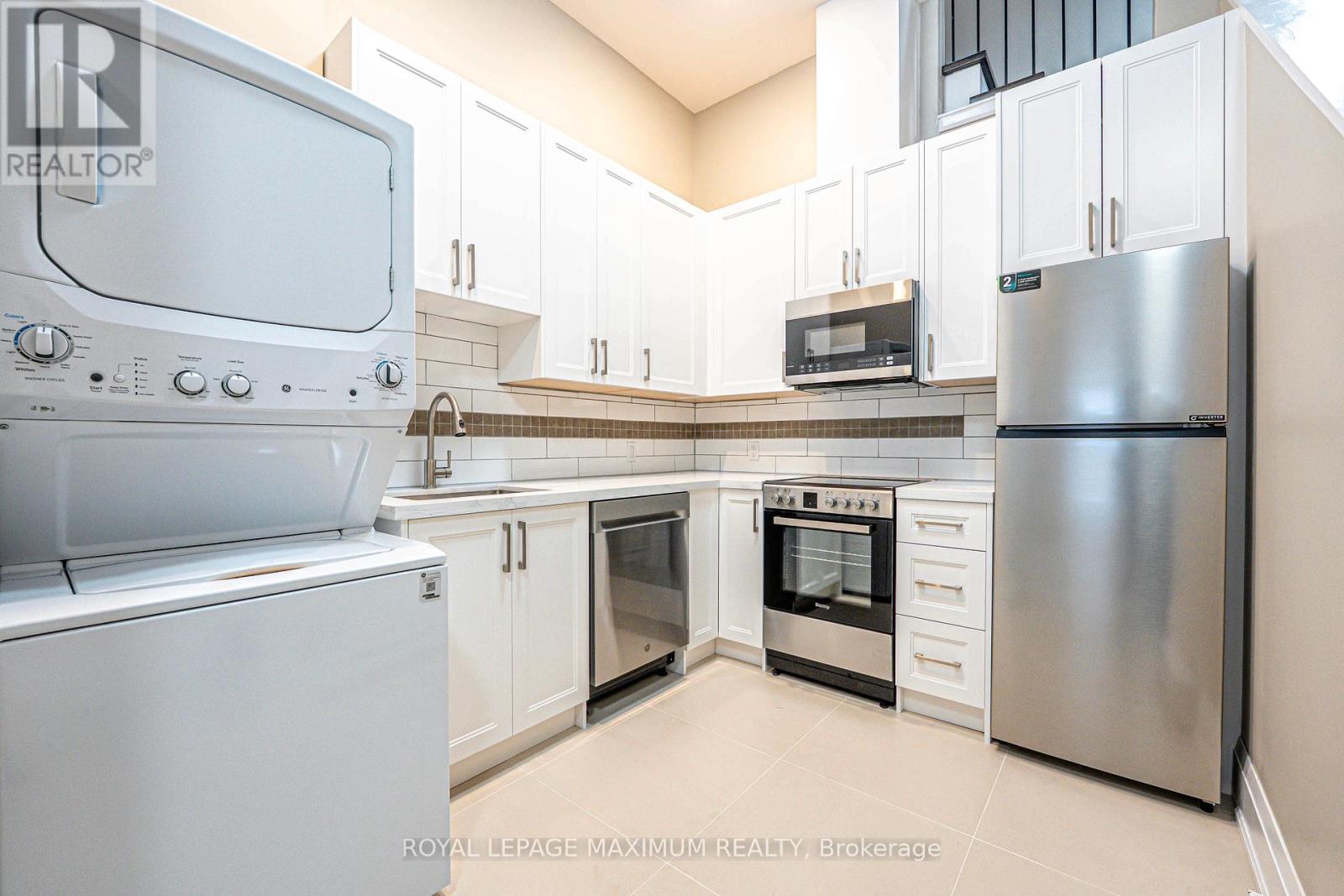 Upper Unit B - 84 Enfield Avenue, Toronto (Alderwood), Ontario  M8W 1T9 - Photo 9 - W11998335