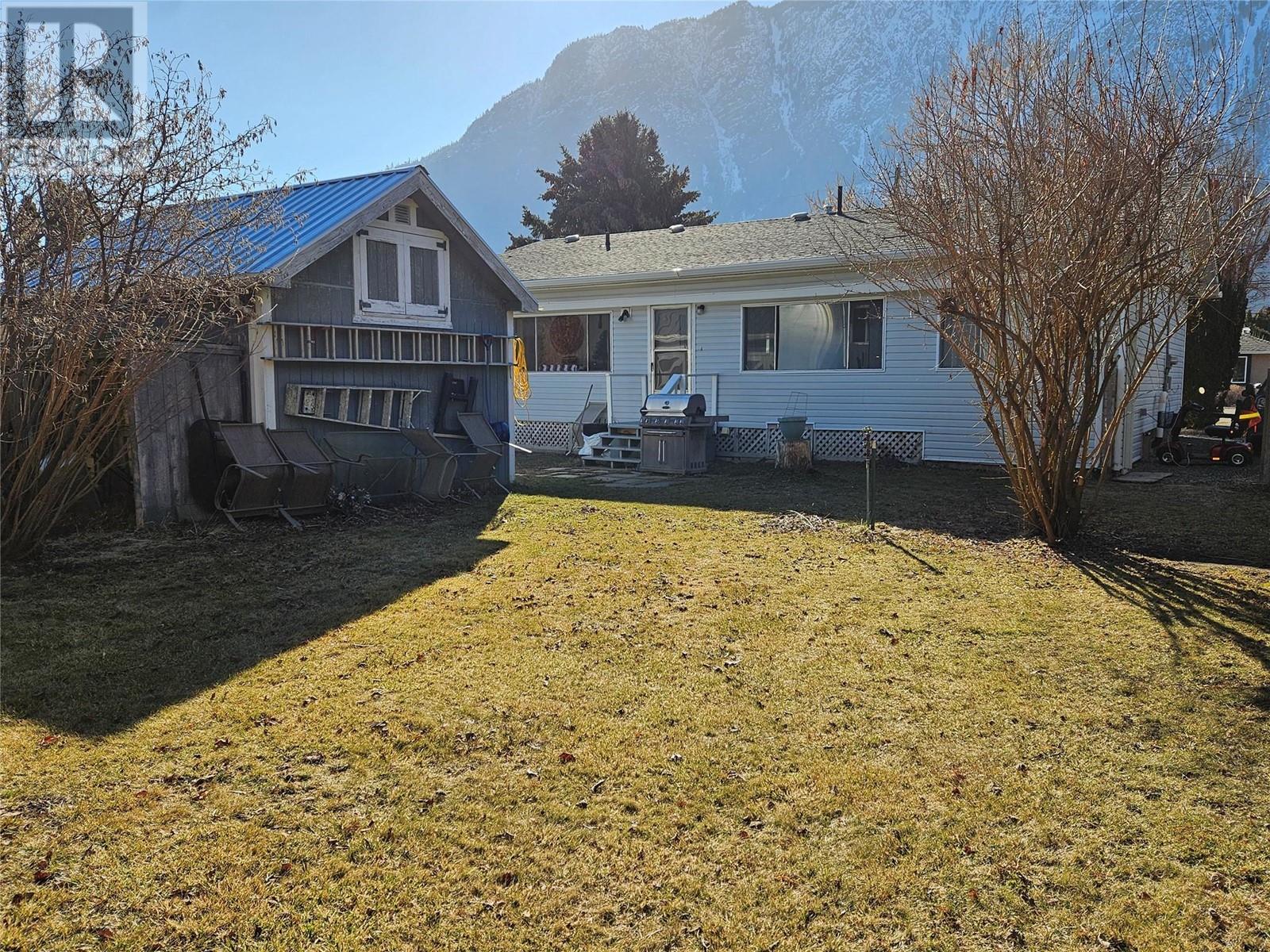 620 12th Avenue, Keremeos, British Columbia  V0X 1N3 - Photo 24 - 10337376
